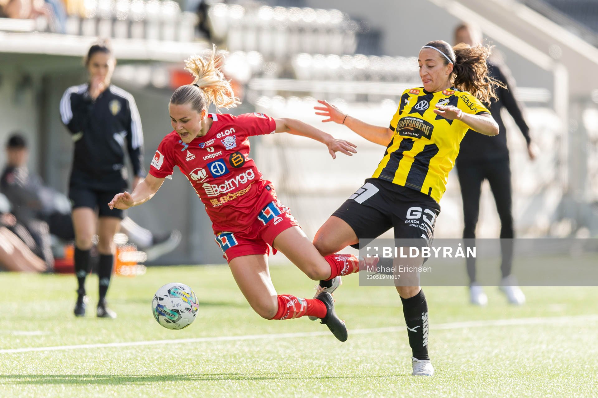 Linköpings Johanna Svedberg och Häckens Rusul Rosa Kafaji under fotbollsmatchen i Damallsvenskan mellan Häcken och Linköping den 19 maj 2023 i Göteborg.