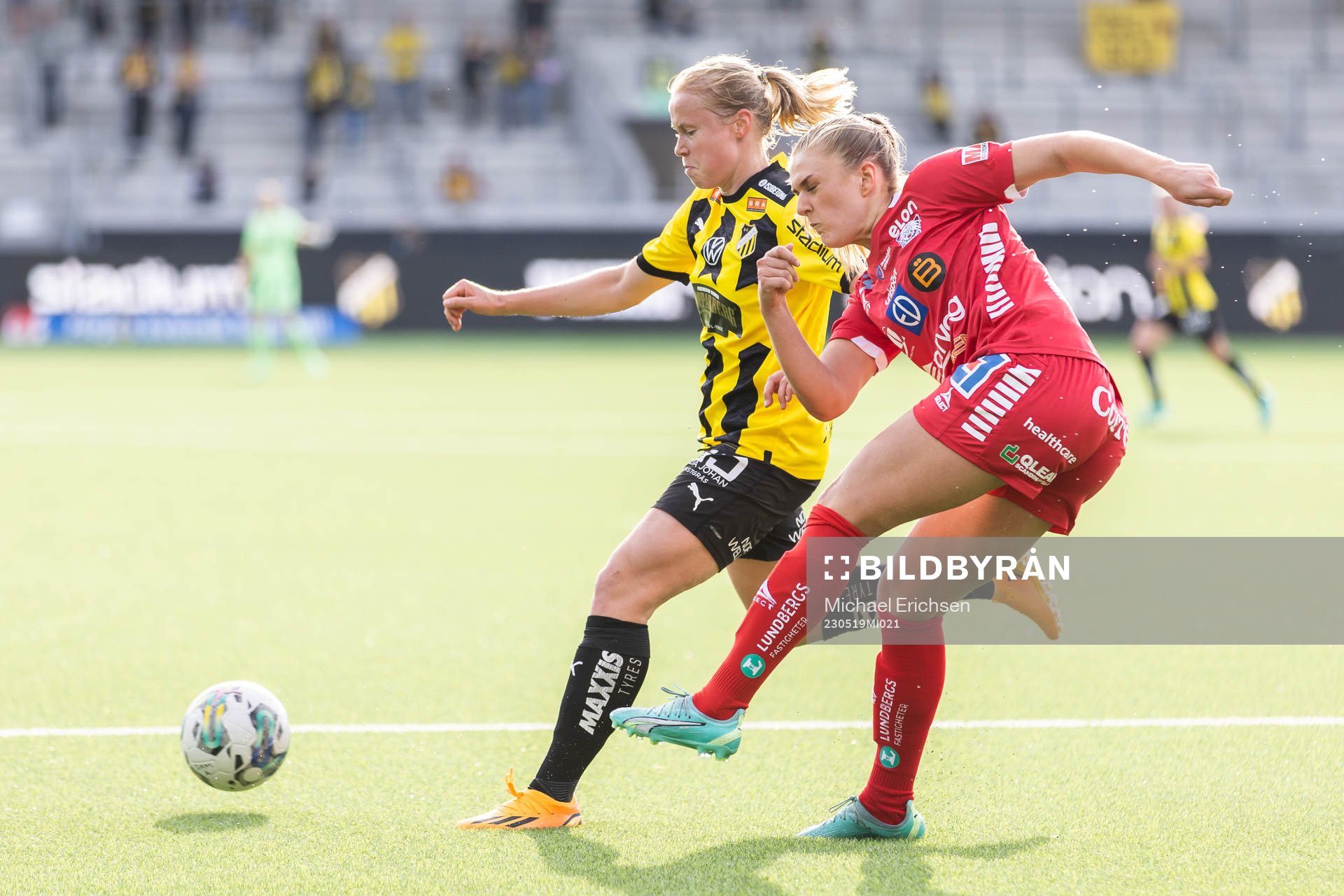 Linköpings Lisa Björk och Häckens Julie Blakstad