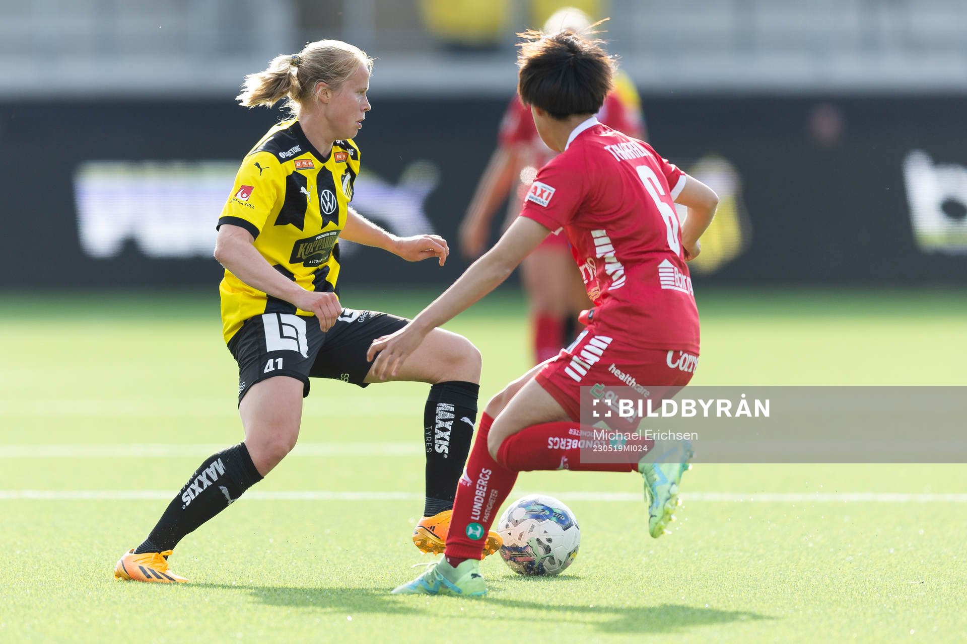 Häckens Julie Blakstad och Linköpings Saori Takarada
