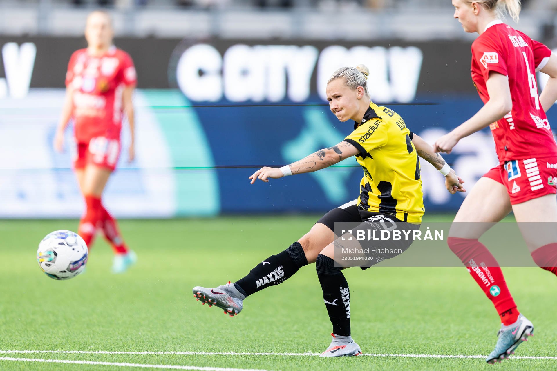 Häckens Marika Bergman Lundin skjuter in 1-0 målet