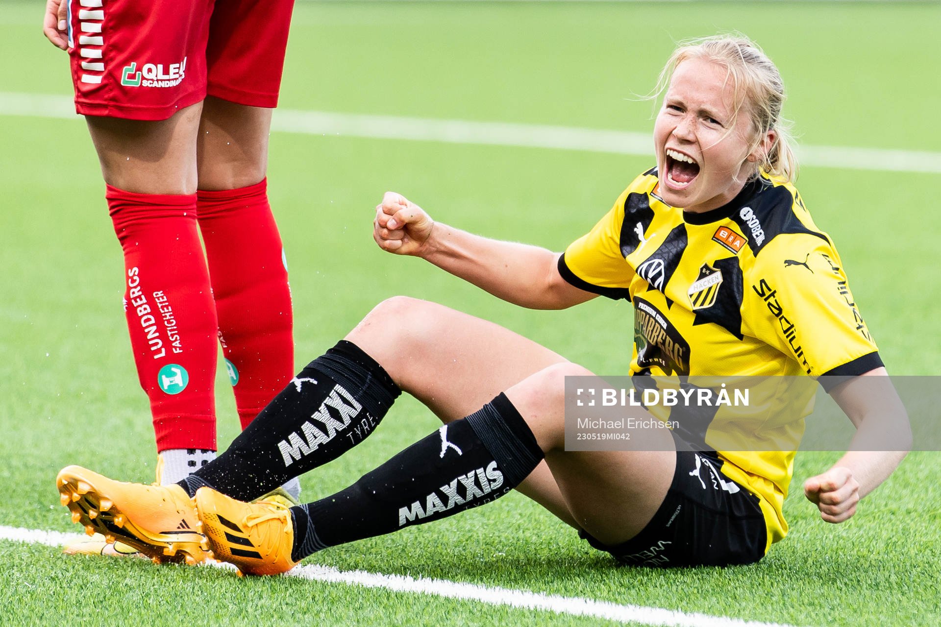 Häckens Julie Blakstad jublar