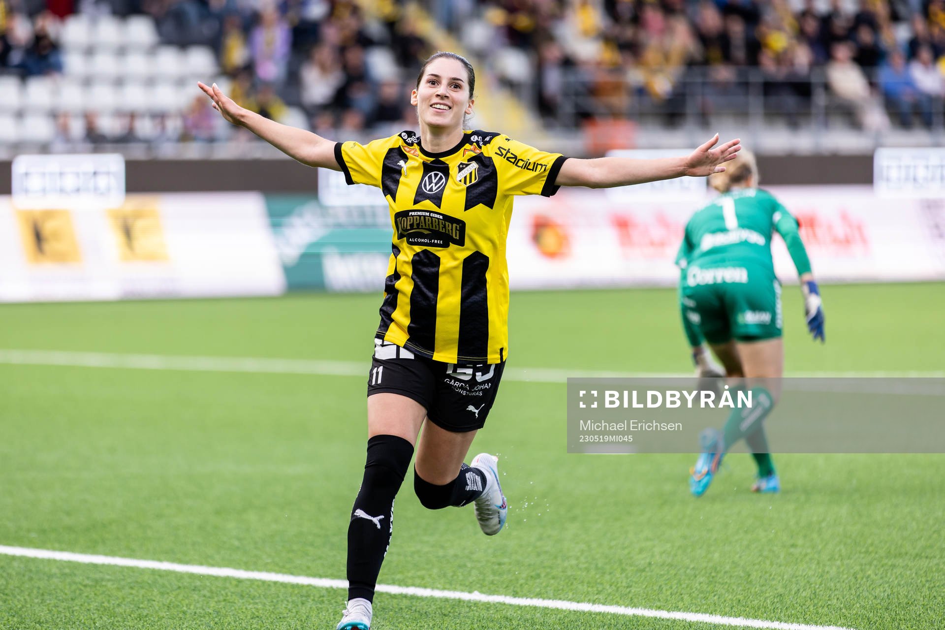 Häckens Clarissa Larisey jublar