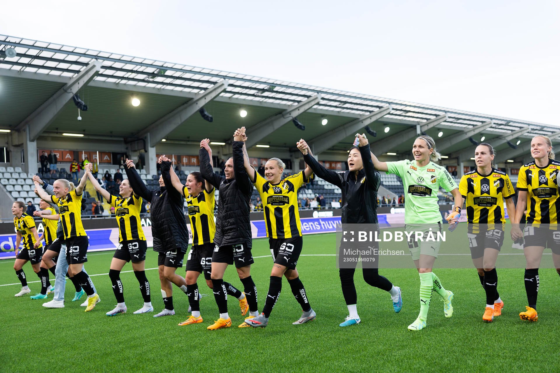 Häckens spelare jublar