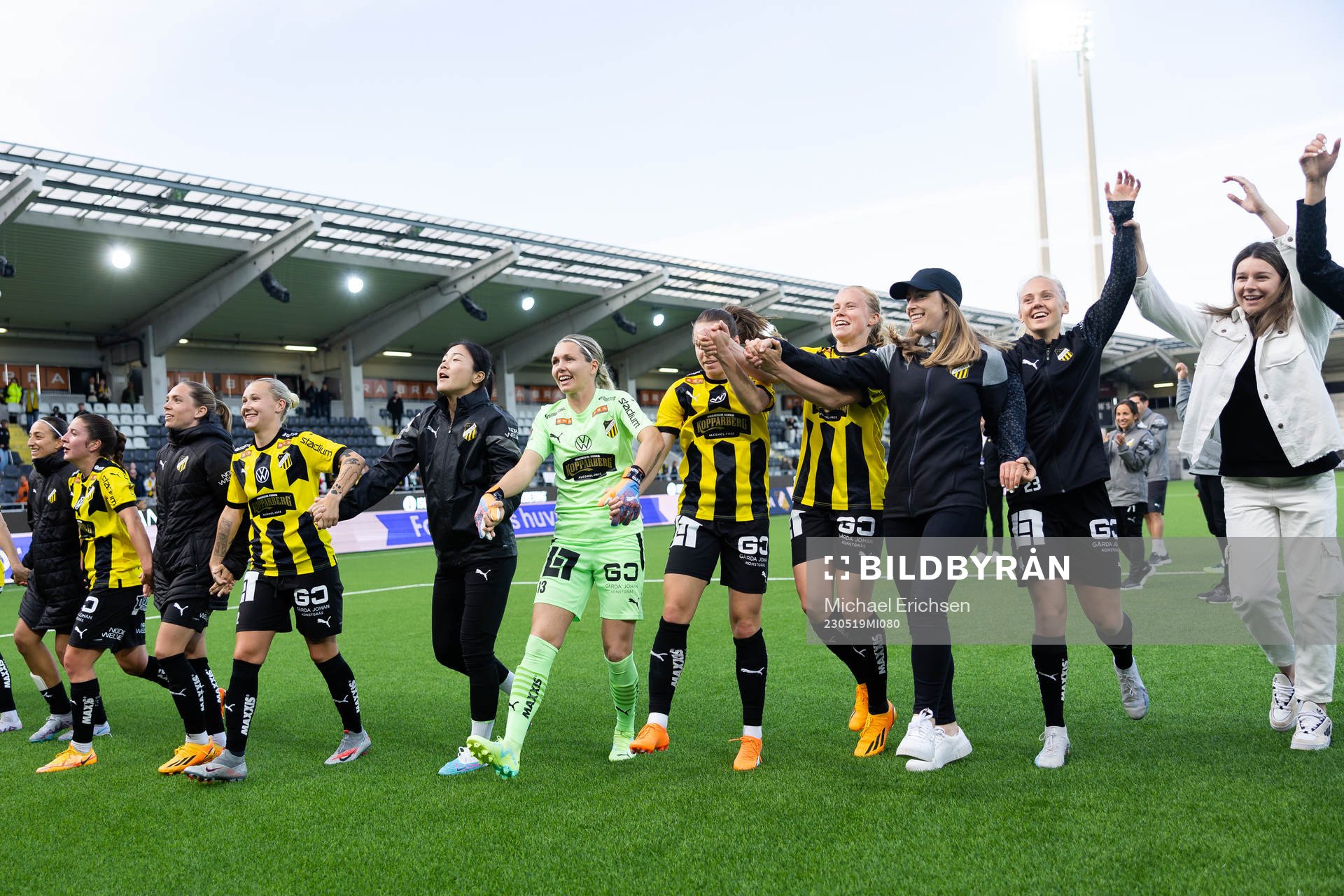 Häckens spelare jublar