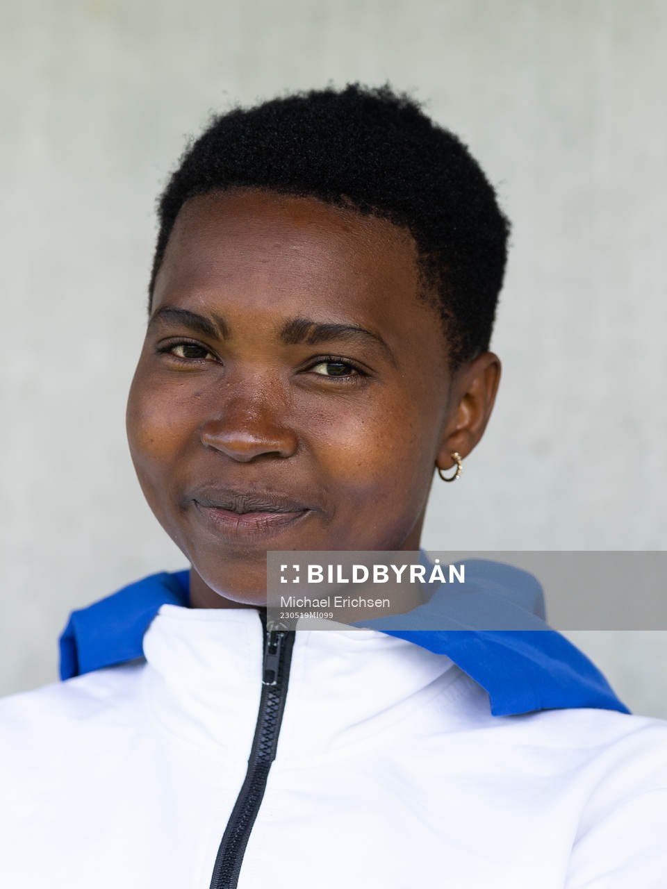 Häckens  Aisha Masaka innan fotbollsmatchen i