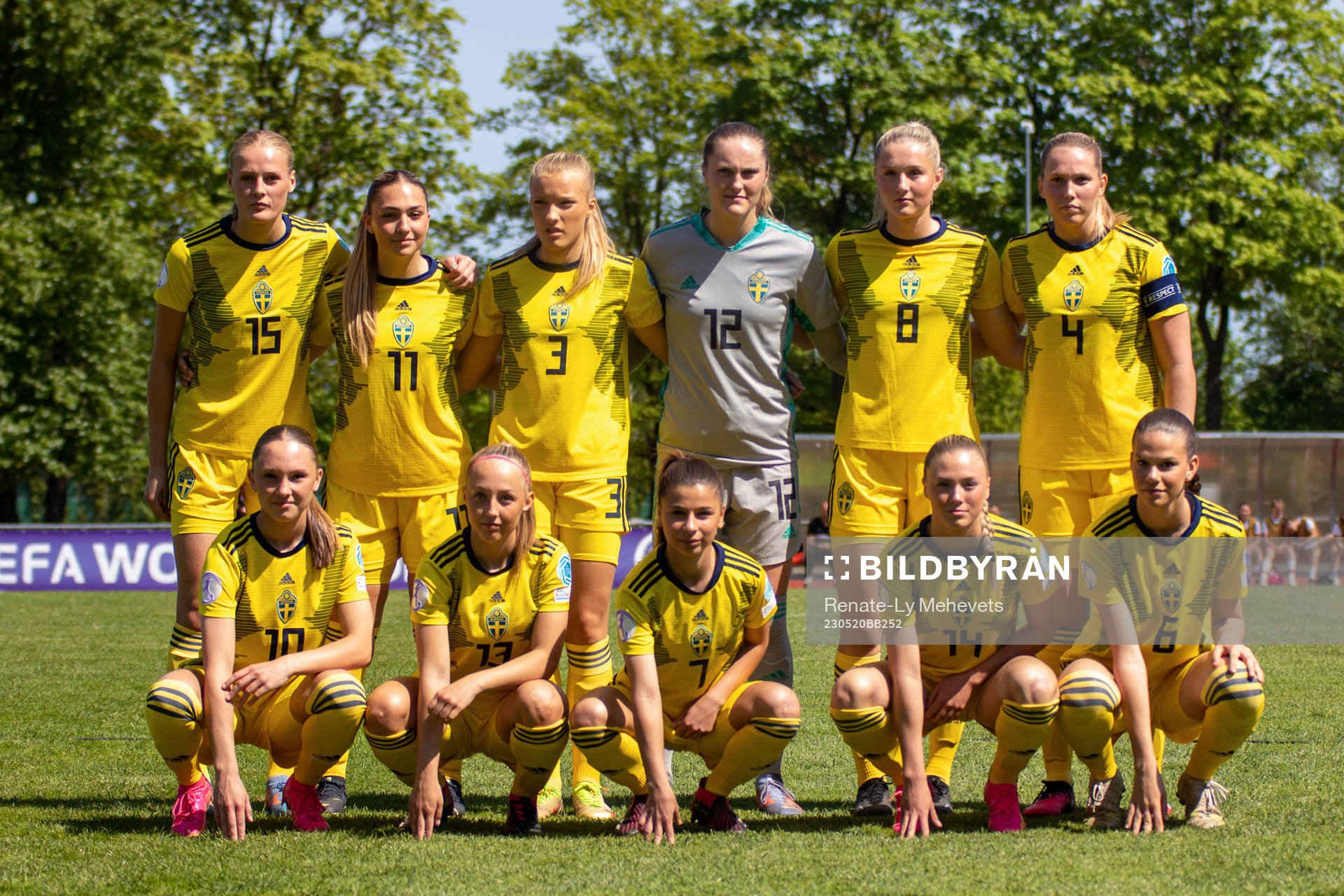 The starting eleven of Sweden poses for a photo