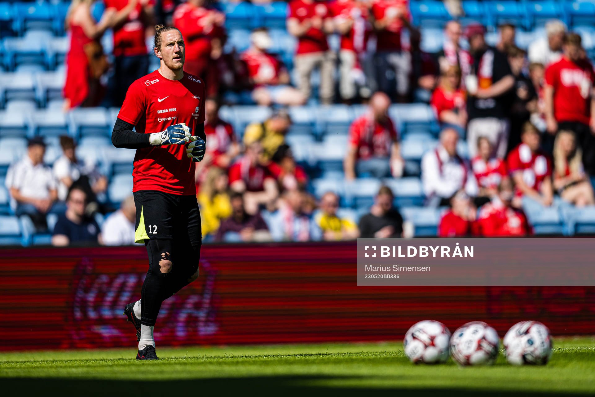 Eirik Holmen Johansen of Brann warms up