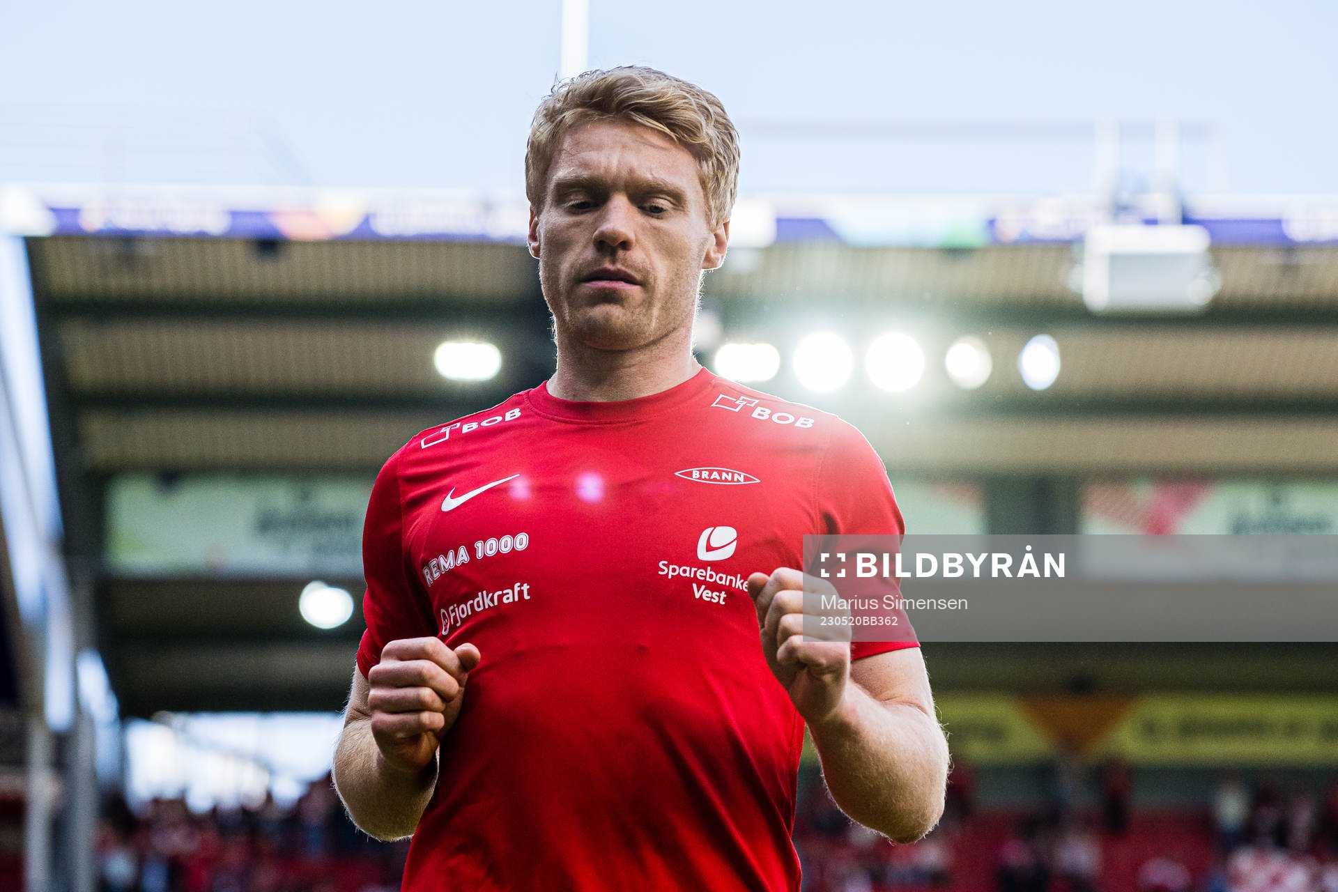 Sivert Heltne Nilsen of Brann warms up