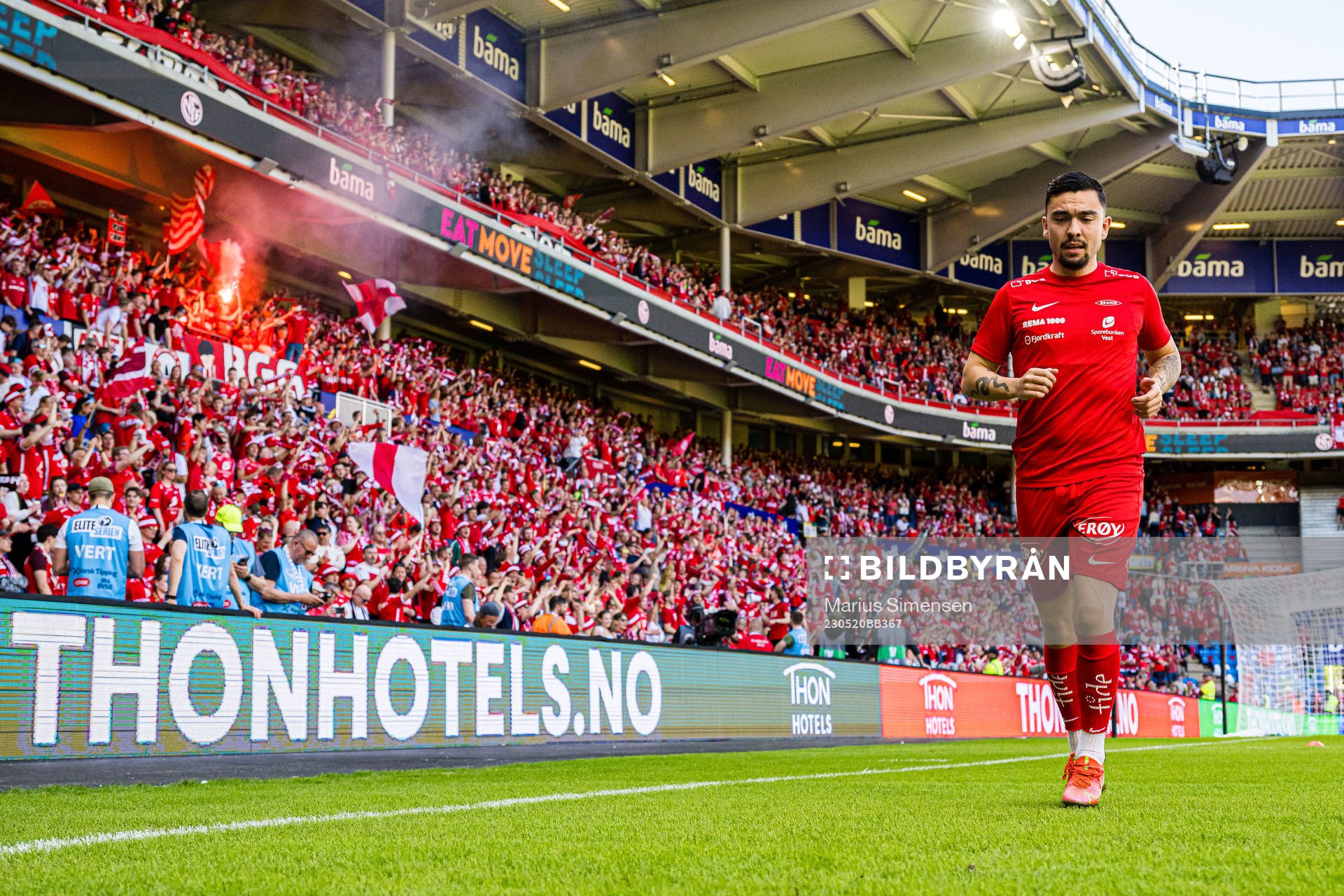 Niklas Castro of Brann warms up