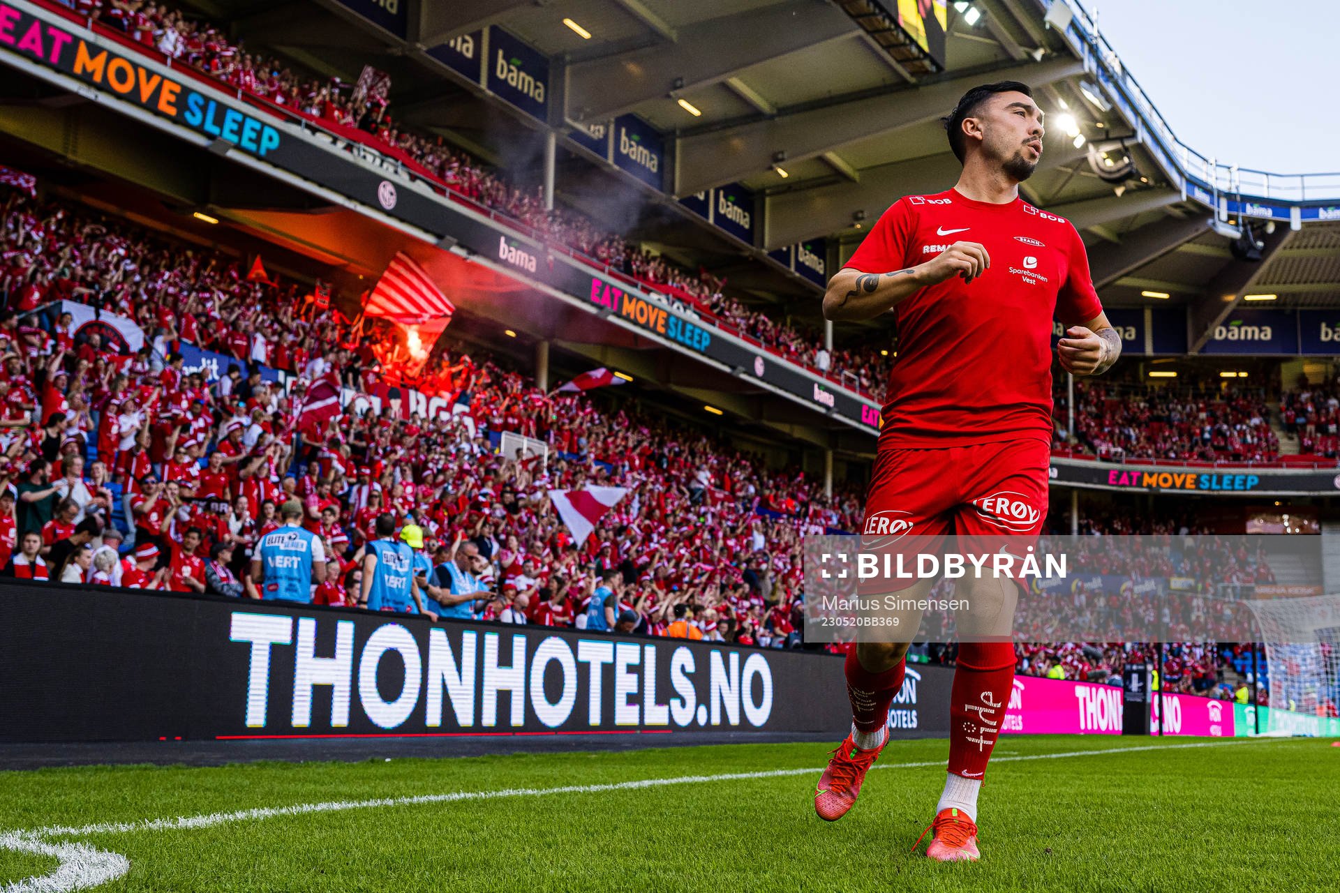 Niklas Castro of Brann warms up