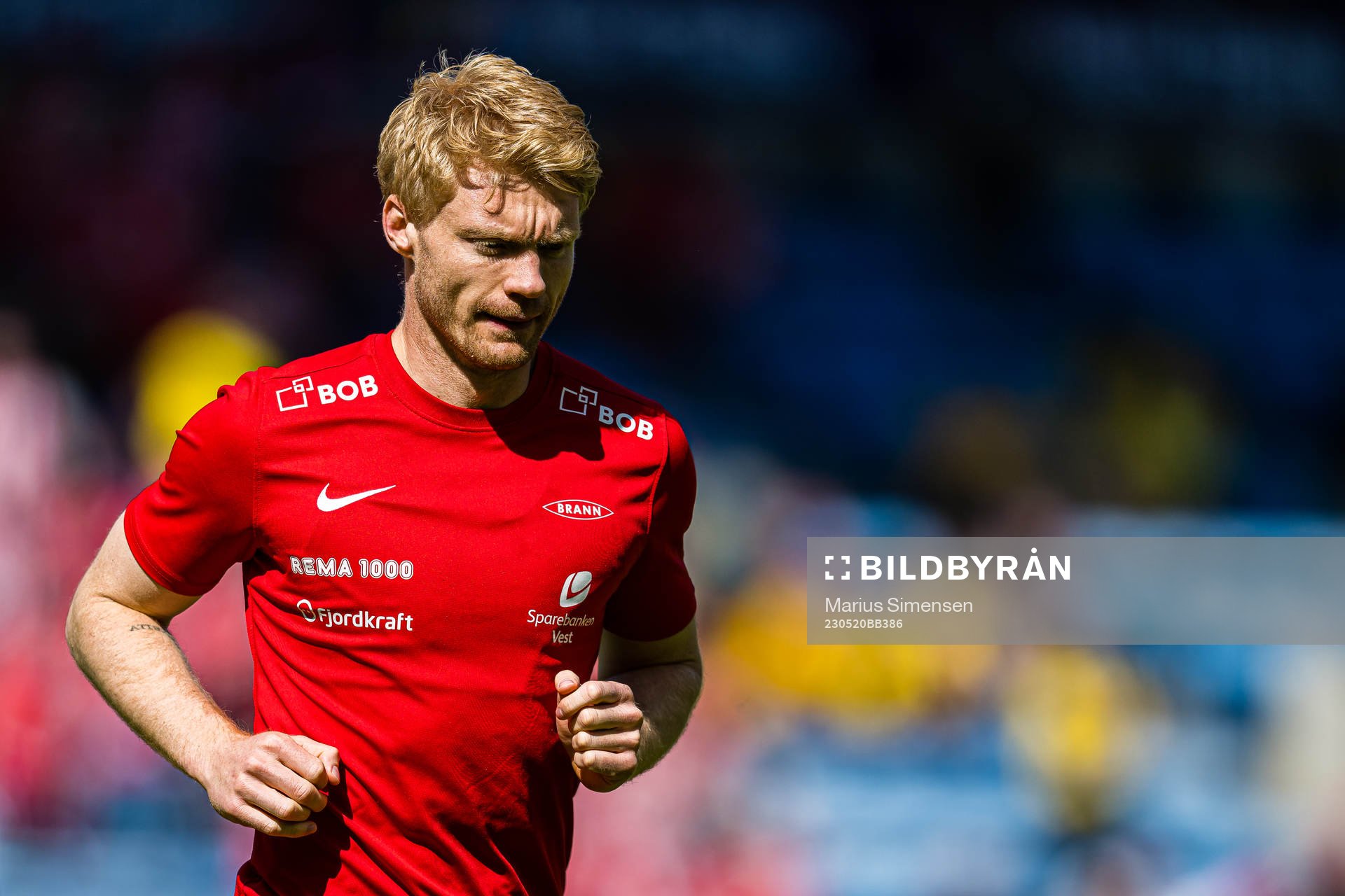 Sivert Heltne Nilsen of Brann warms up