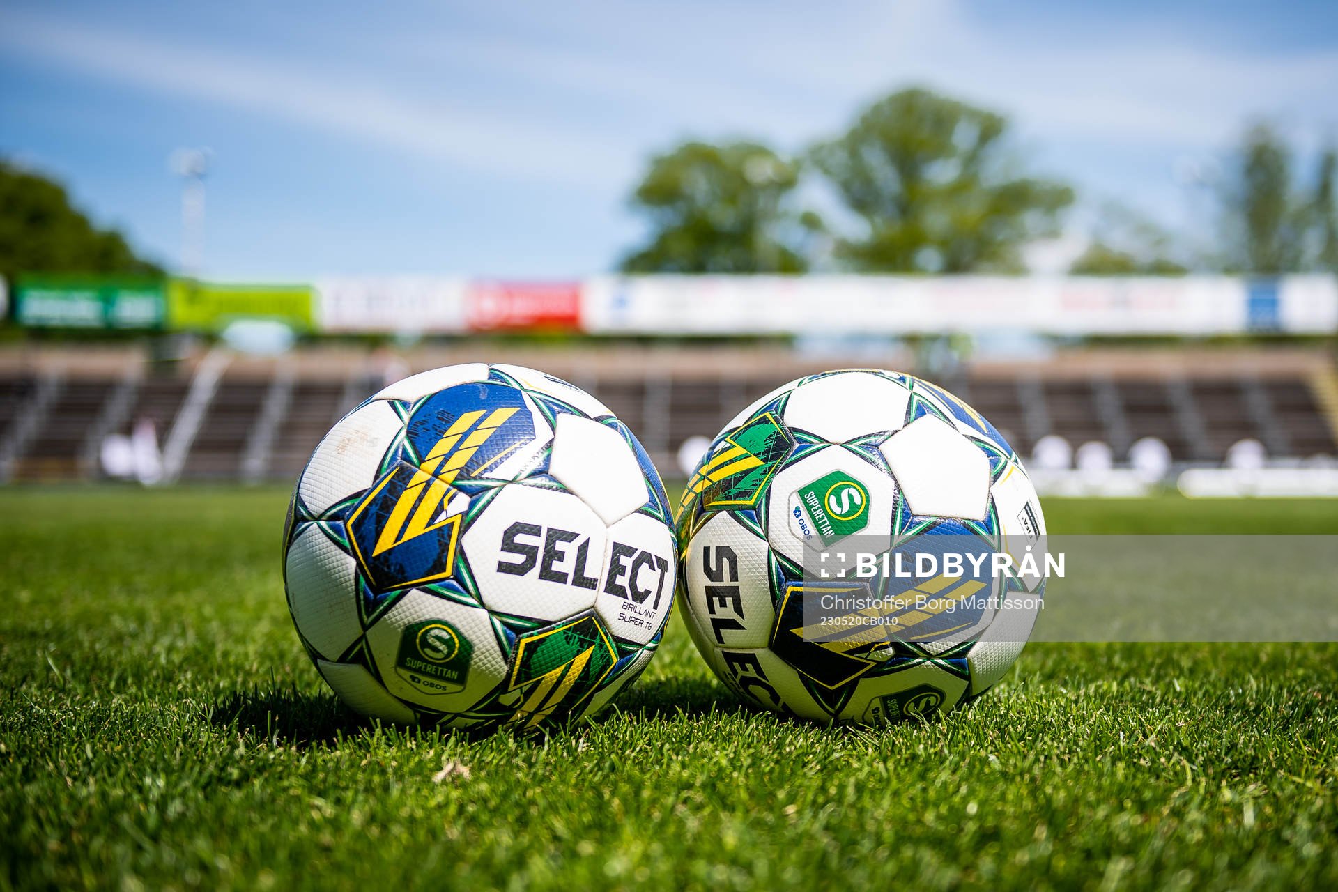 Två Superettan-bollar