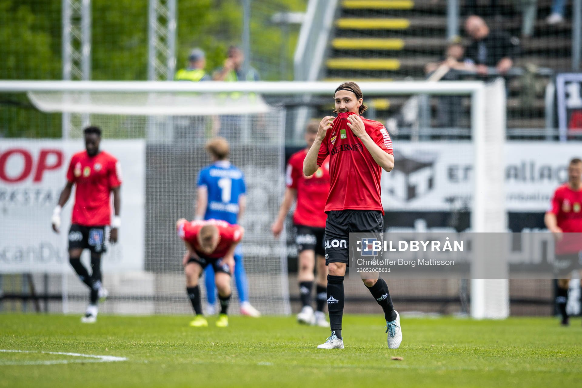 Örebros Adam Bark deppar