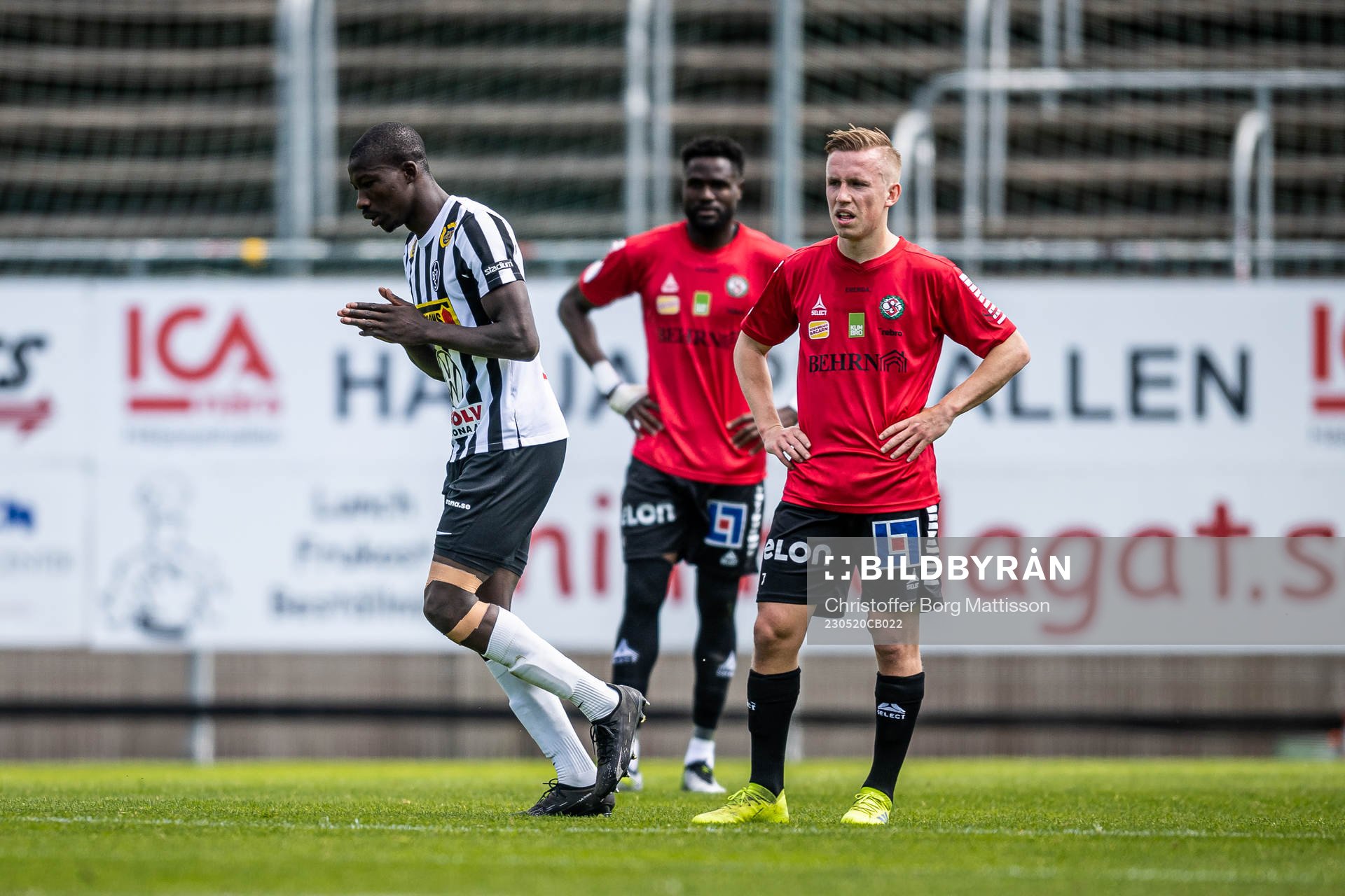 Landskronas Ousmane Diawara jublar och Örebros David Seger