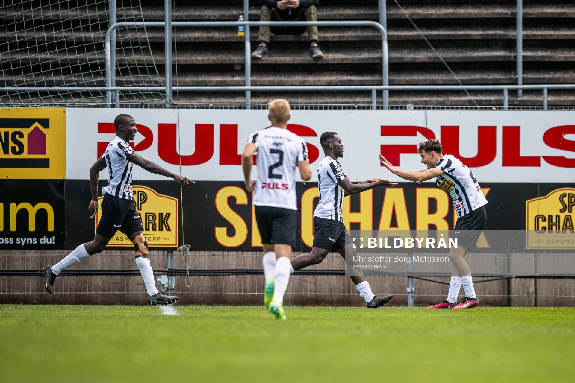 Landskronas Ousmane Diawara, Kofi Asare och Camil Jebara jublar efter 2-0 under fotbollsmatchen i Superettan mellan Landskrona och Örebro den 20 maj 2023 i Landskrona.