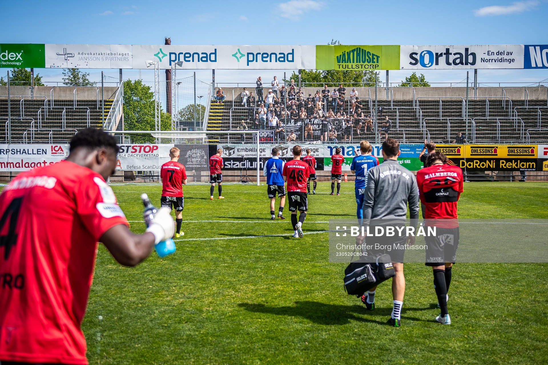 Örebros spelare tackar publiken