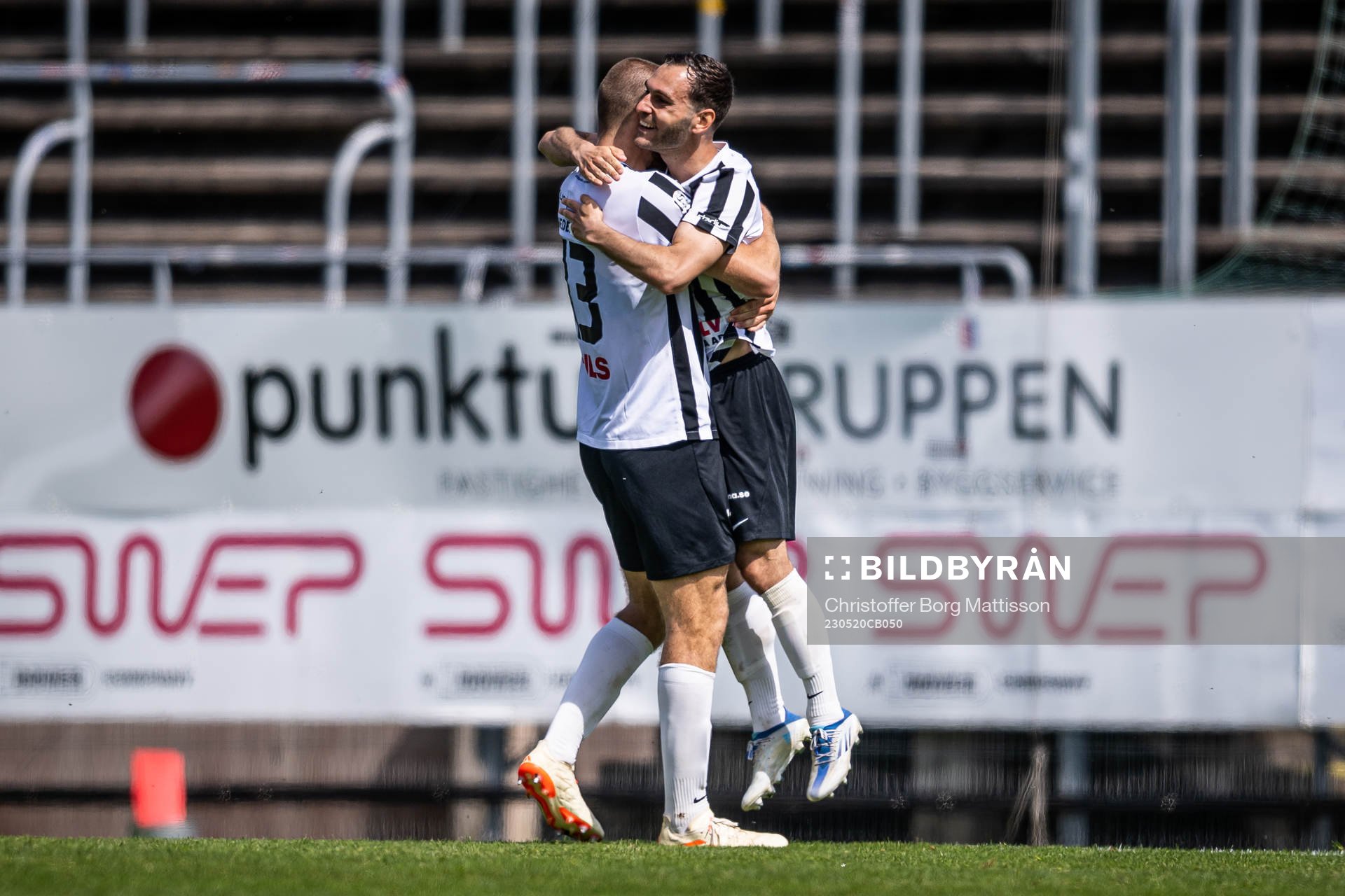 Landskronas Erik Hedenquist och Alexander Tkacz jublar