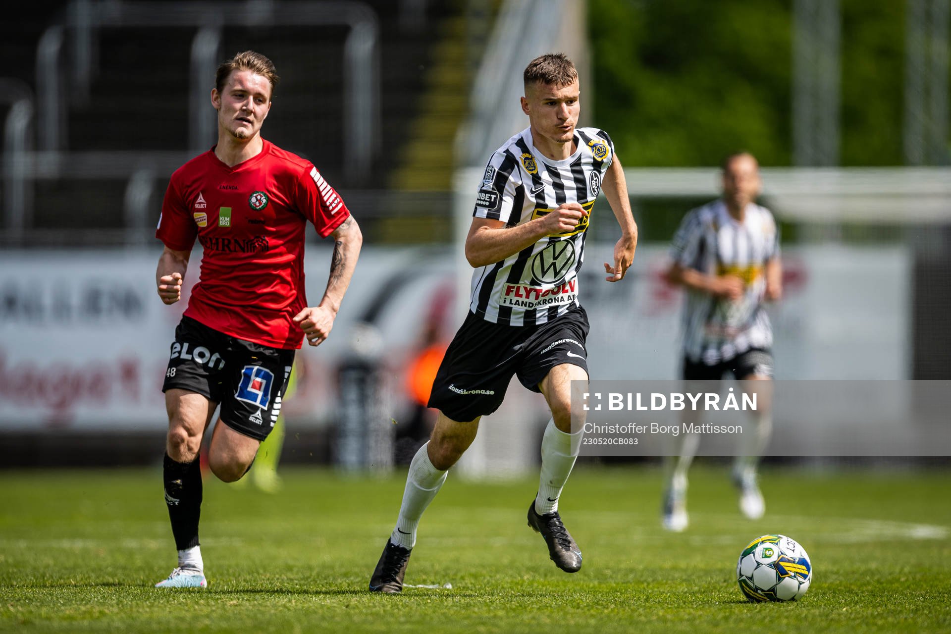 Örebros Noel Milleskog och Landskronas Robin Dzabic