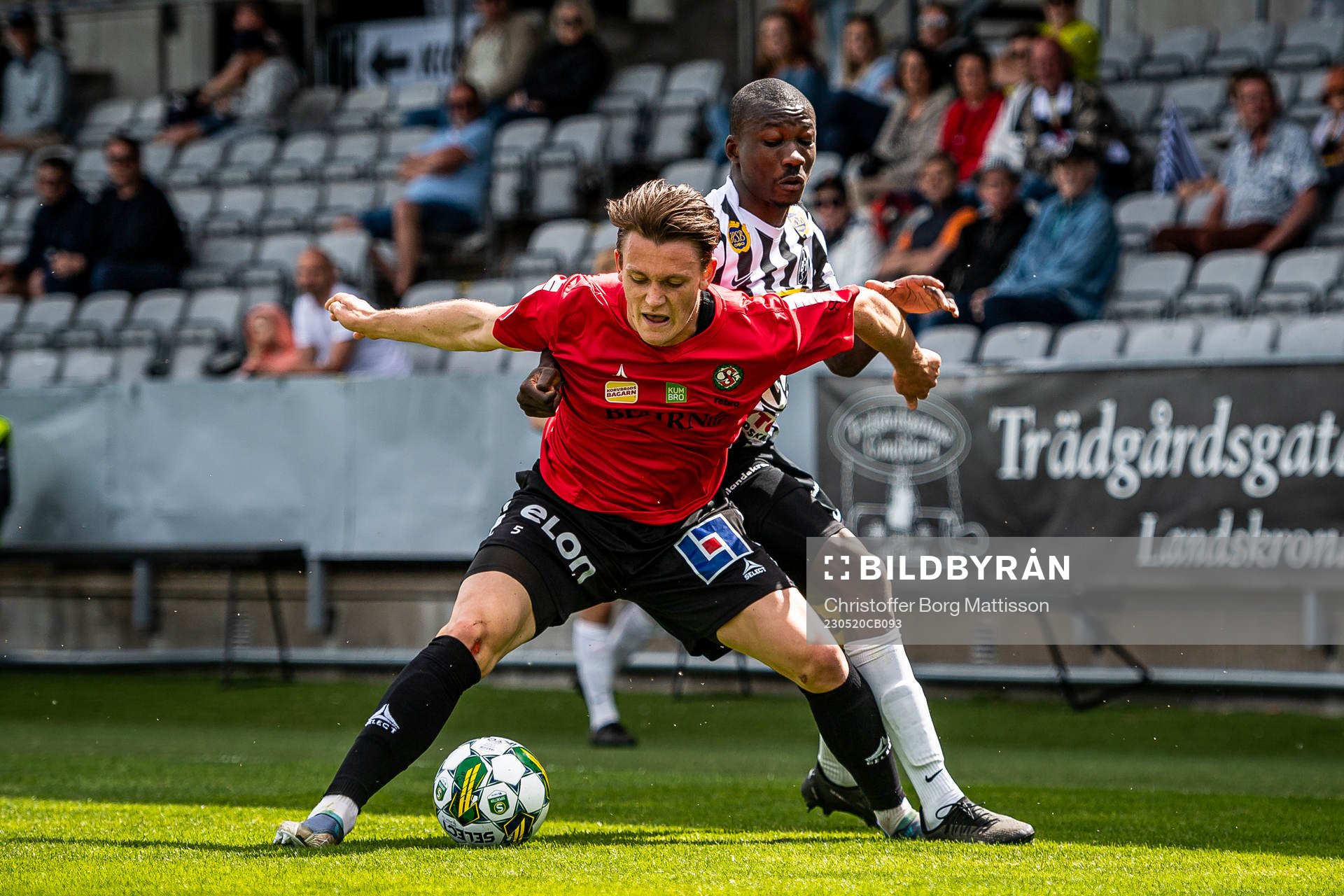 Örebros Daniel Hultqvist och Landskronas Ousmane Diawara