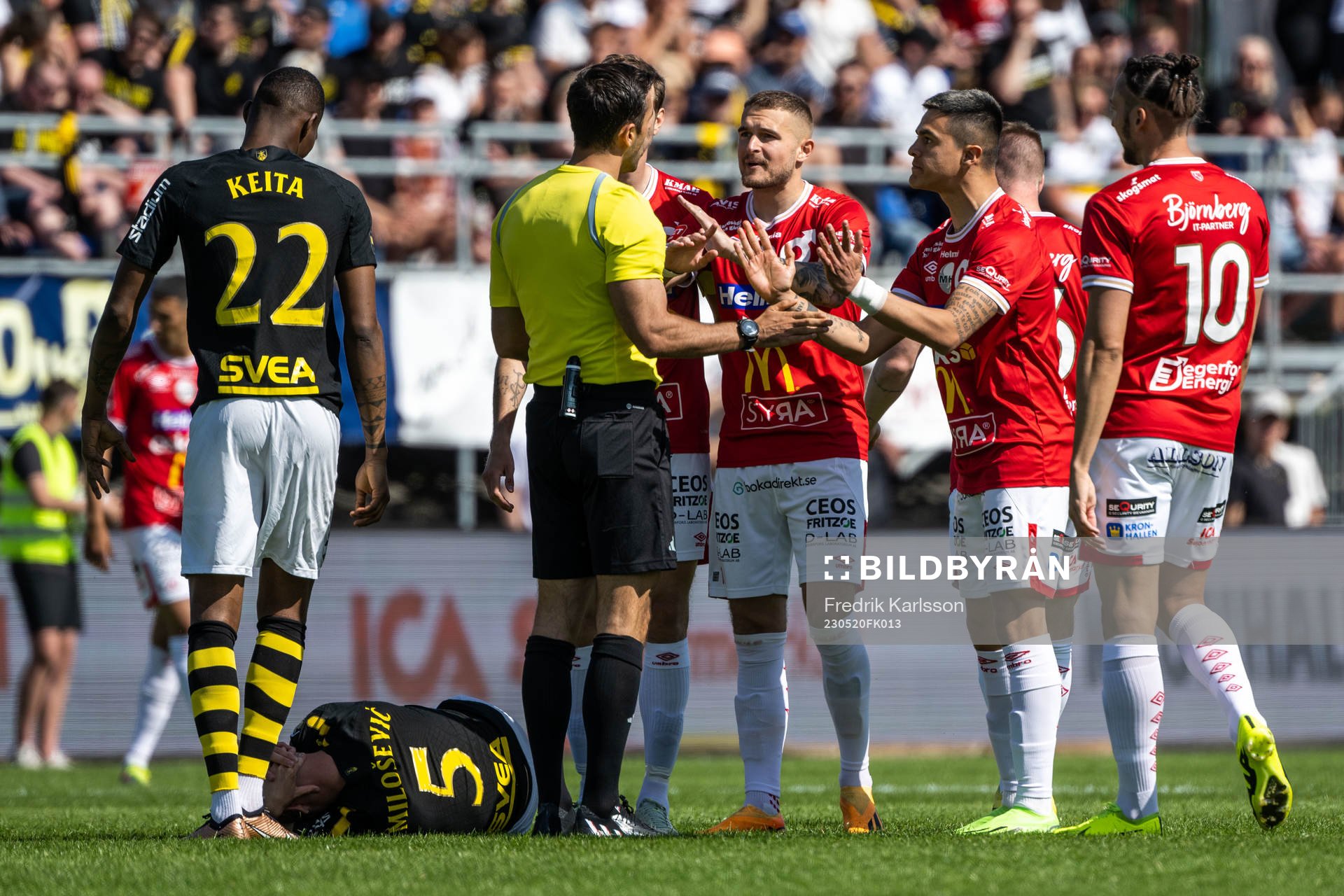 AIKs Alexander Milosevic och Degerfors Christos Gravius och
