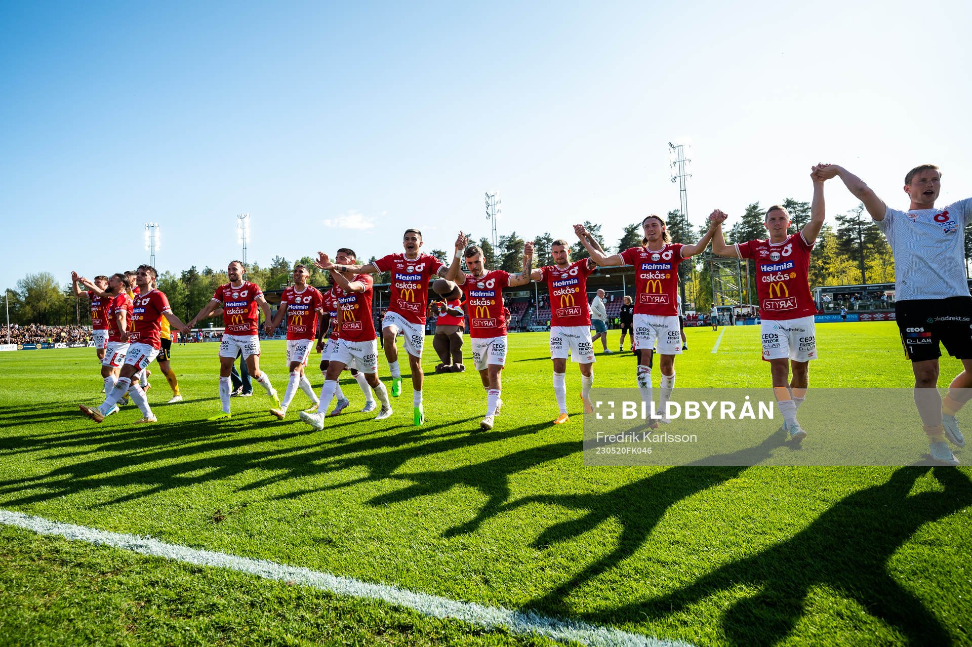 Degerfors spelare jublar