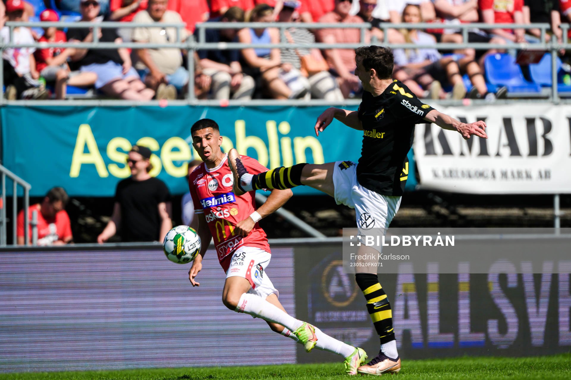 Degerfors Elyas Bouzaiene och AIKs Jetmir Haliti