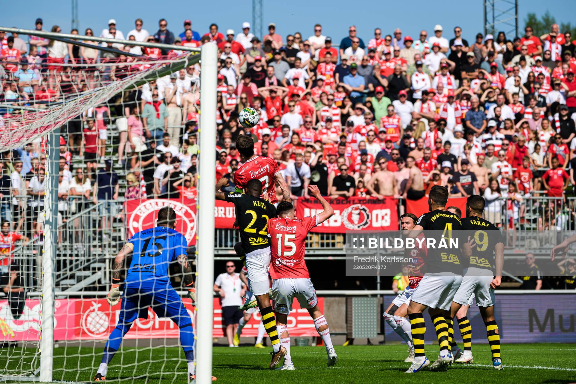 Degerfors Sebastian Ohlsson och Seid Korac i nickduell med