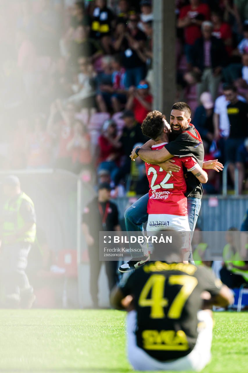 Degerfors Justin Salmon och Sean Sabetkar jublar