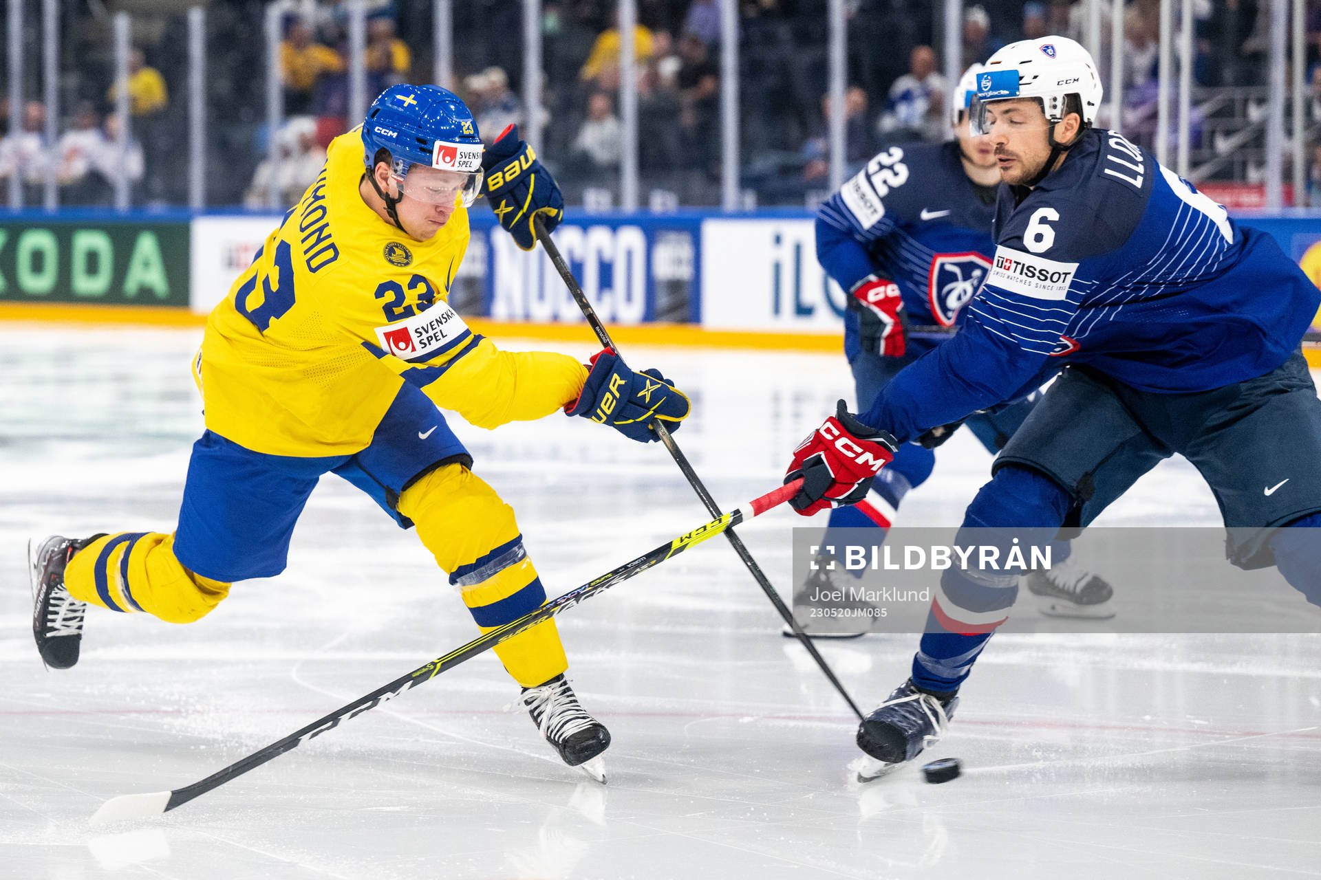 Lucas Raymond of Sweden and Vincent Llorca of France
