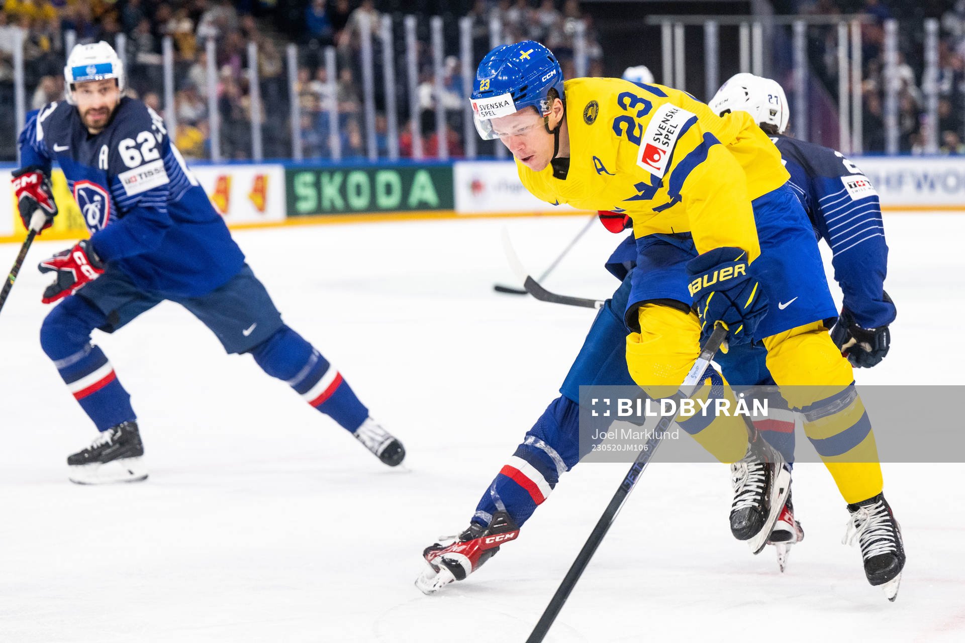 Lucas Raymond of Sweden and Jules Boscq of France