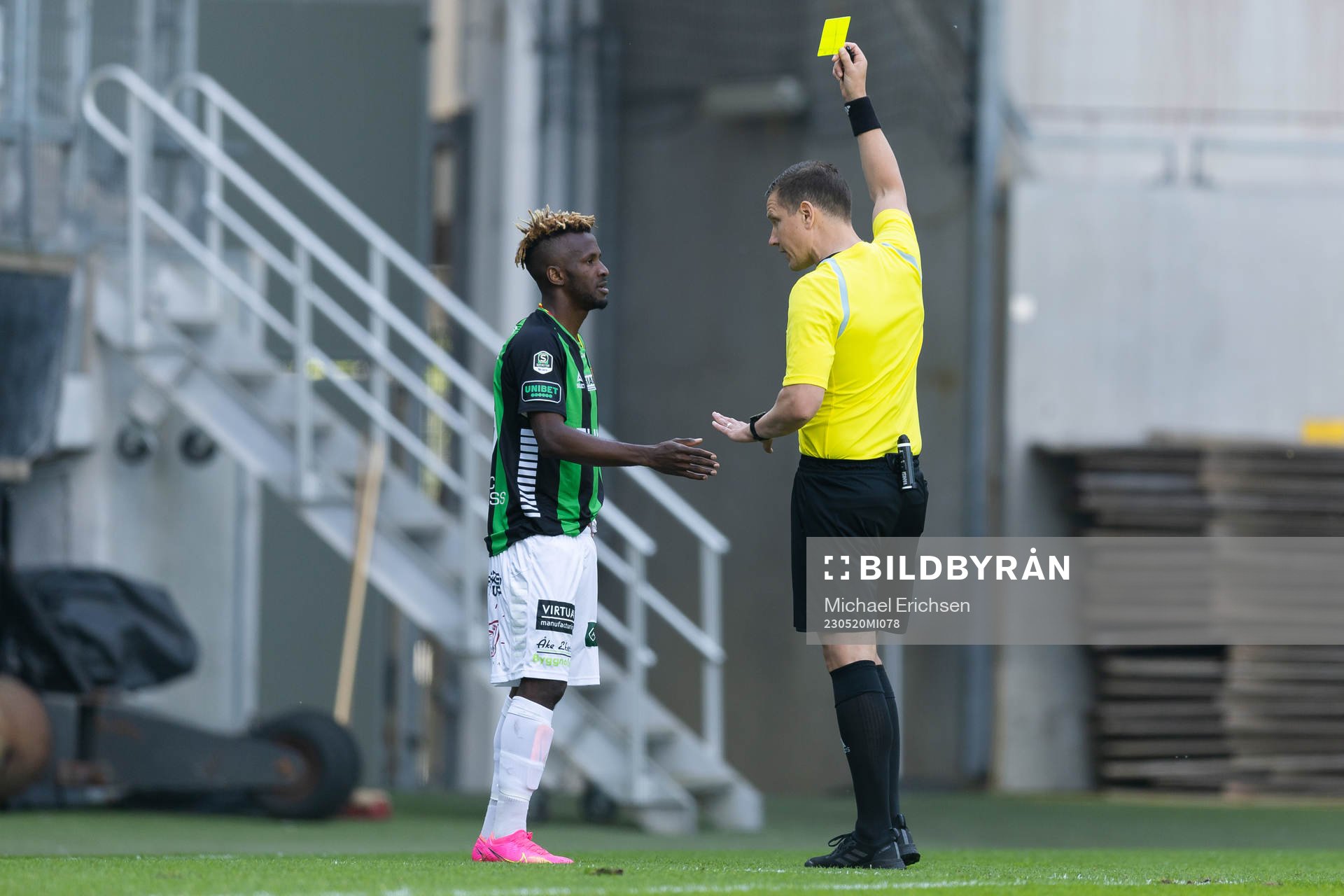 GAIS  Richard Emeka Friday får en varning  av domare