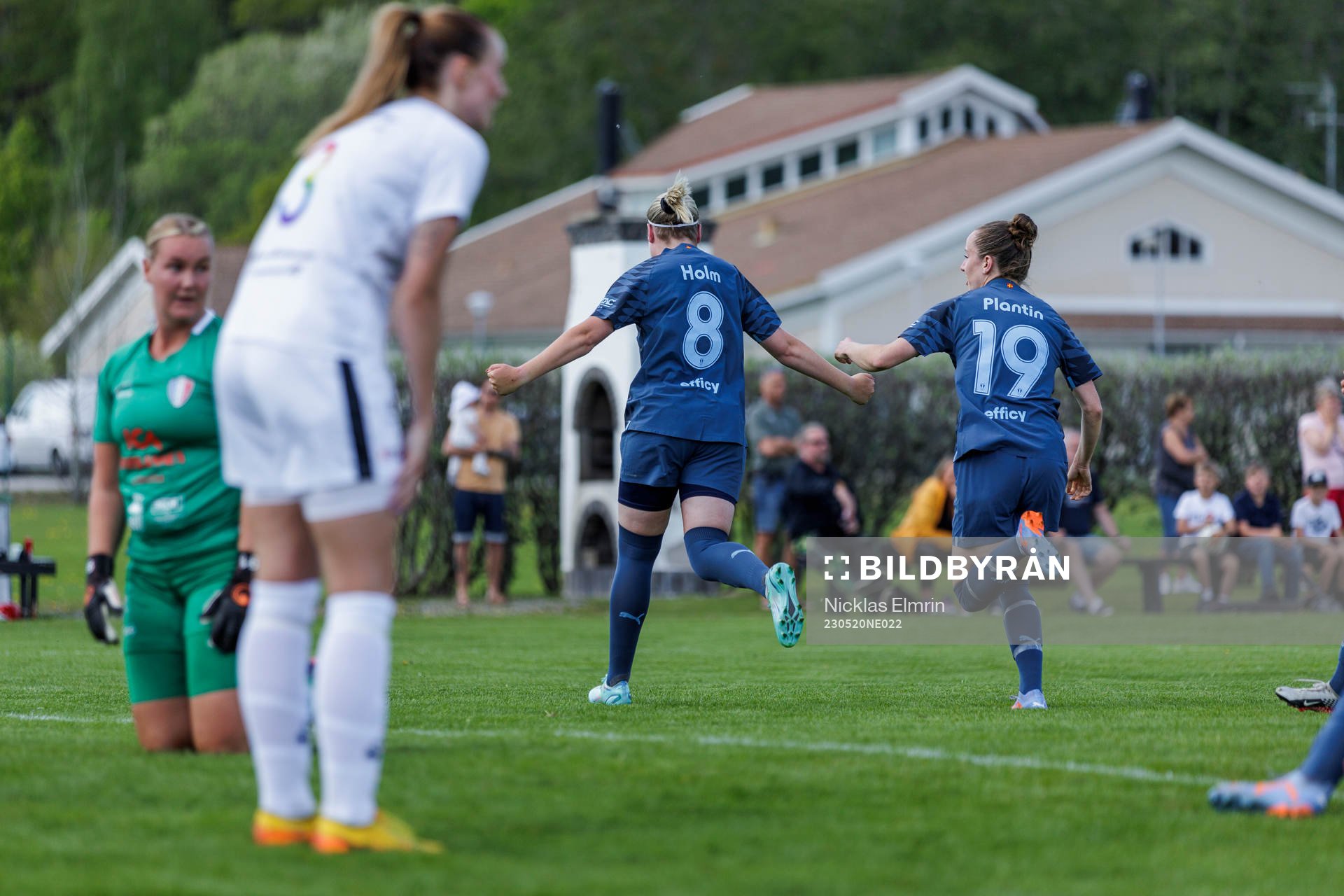 Malmö FFs Rebecka Holm och Anna Plantin jublar