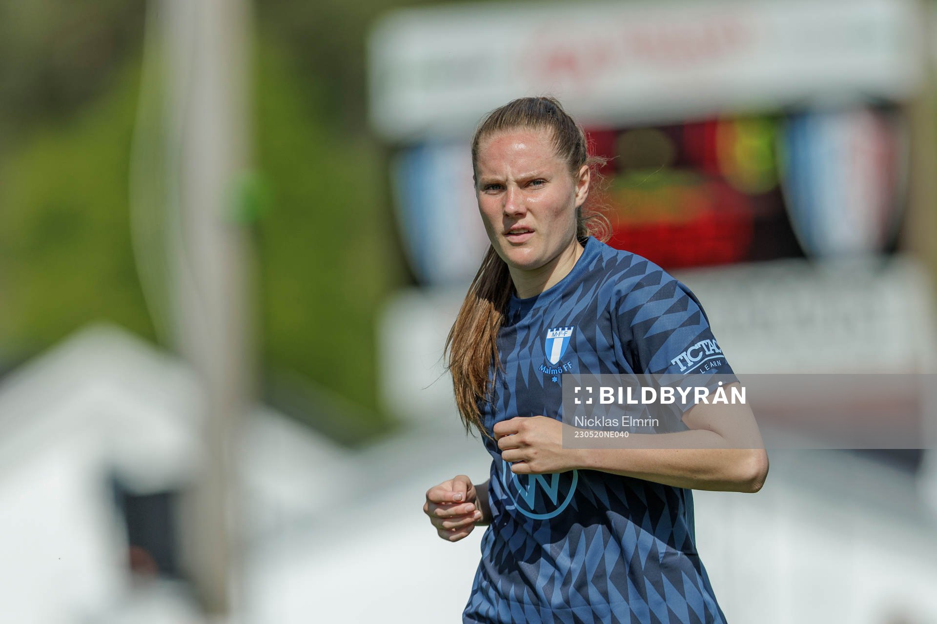 Malmö FFs Linnea Svensson och Lödöse Nygårds Tllda