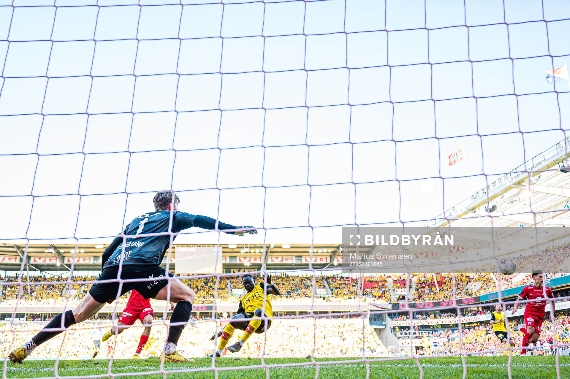 Akor Adams of Lillestrøm missing a chance to score