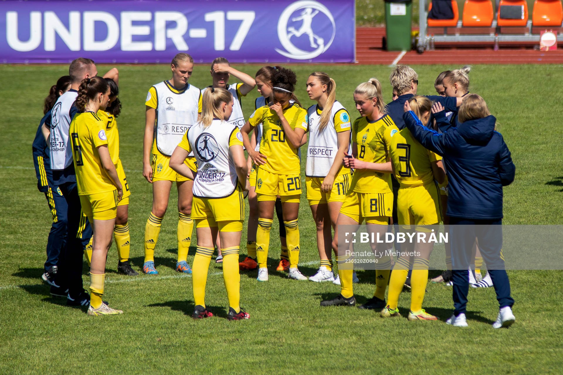 Players of Sweden looks dejected