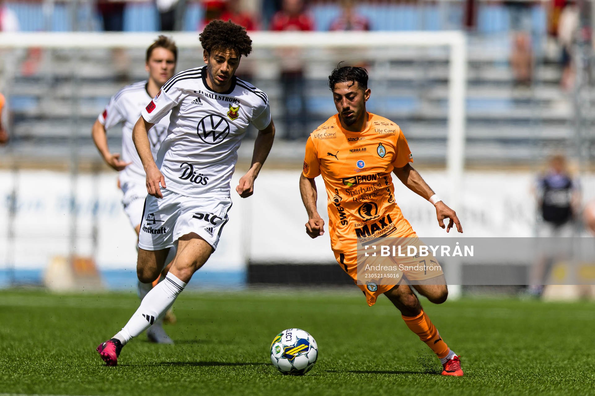AFC Eskilstunas Samir Maarouf jagas av Östersunds Ziad