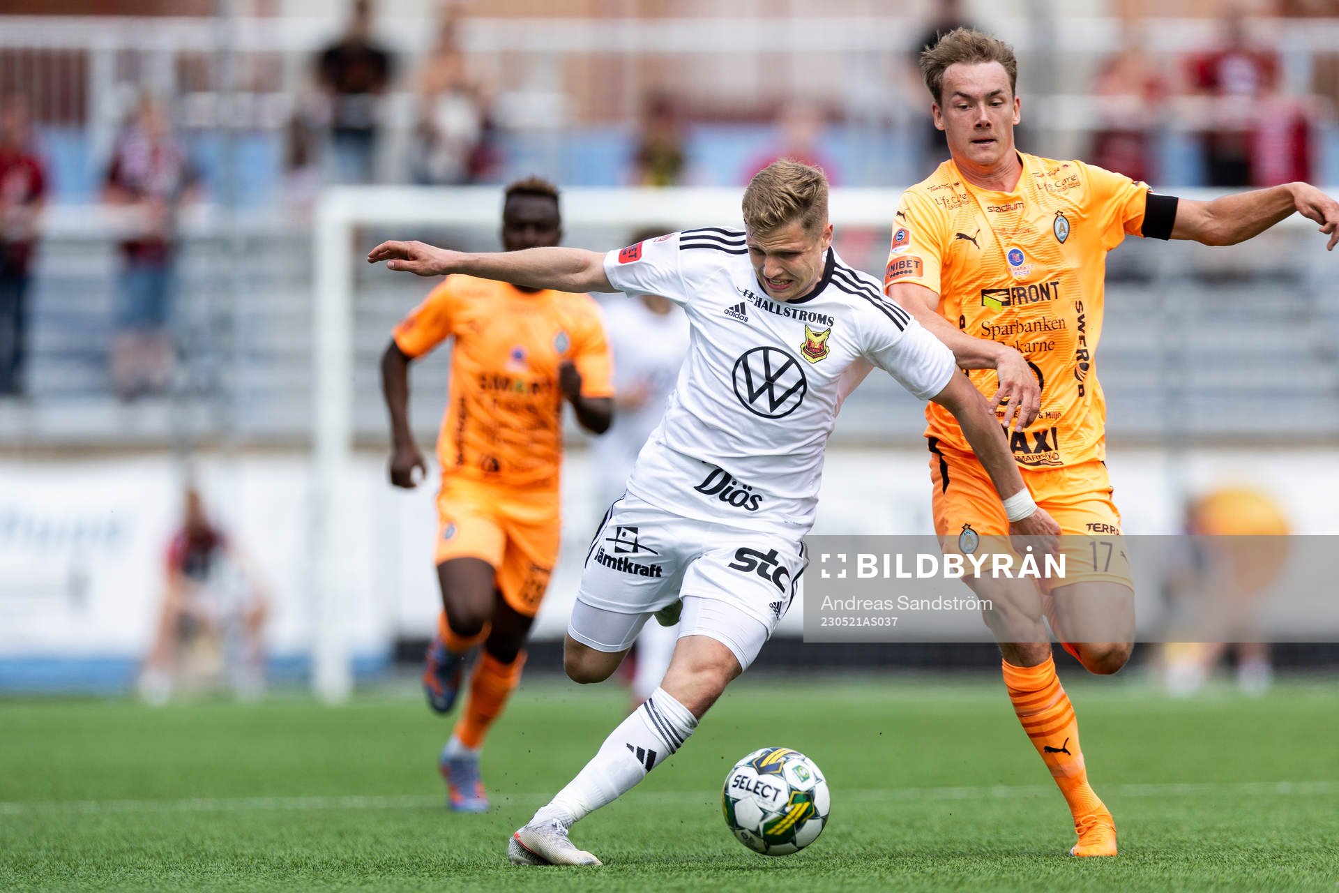 Östersunds Mykola Musolitin och AFC Eskilstunas Anton