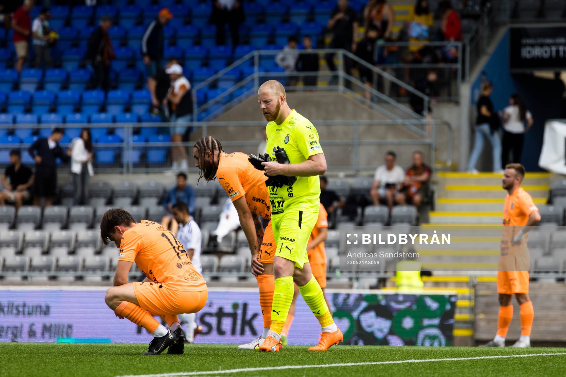 AFC Eskilstunas Oskar Lindberg och Ali Suljic deppar