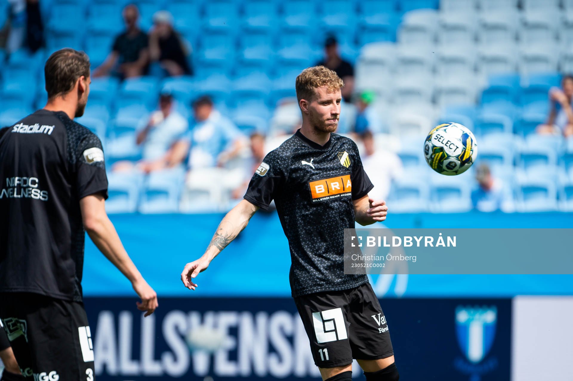 Häckens Samuel Gustafson värmer upp