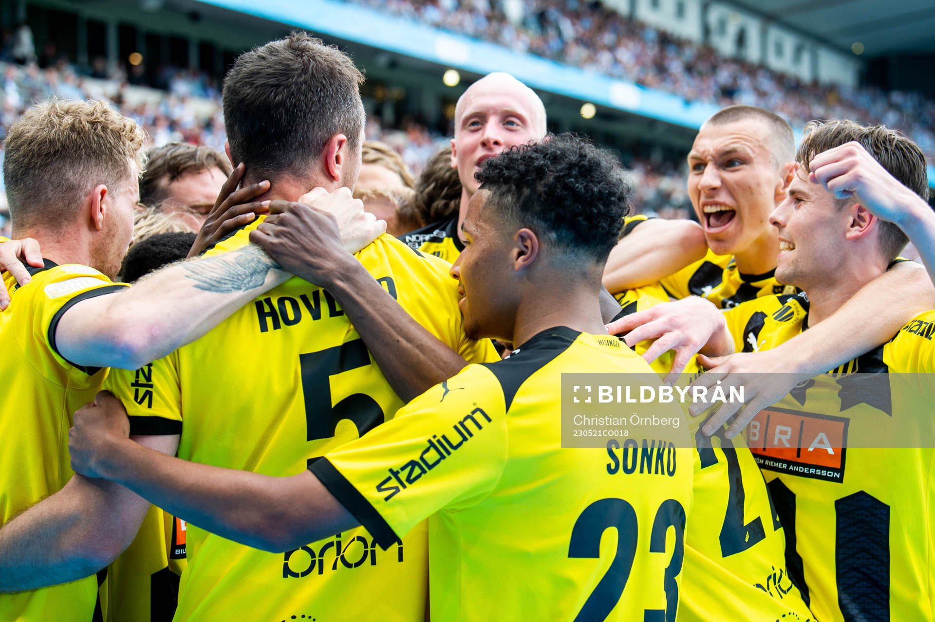 Häckens spelare jublar