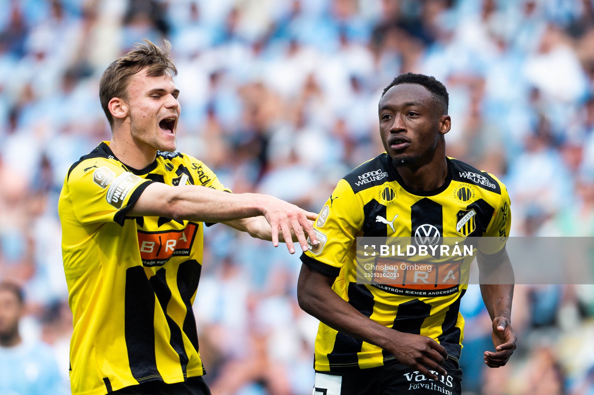 Häckens Oscar Uddenäs och Benie Adama Traore jublar