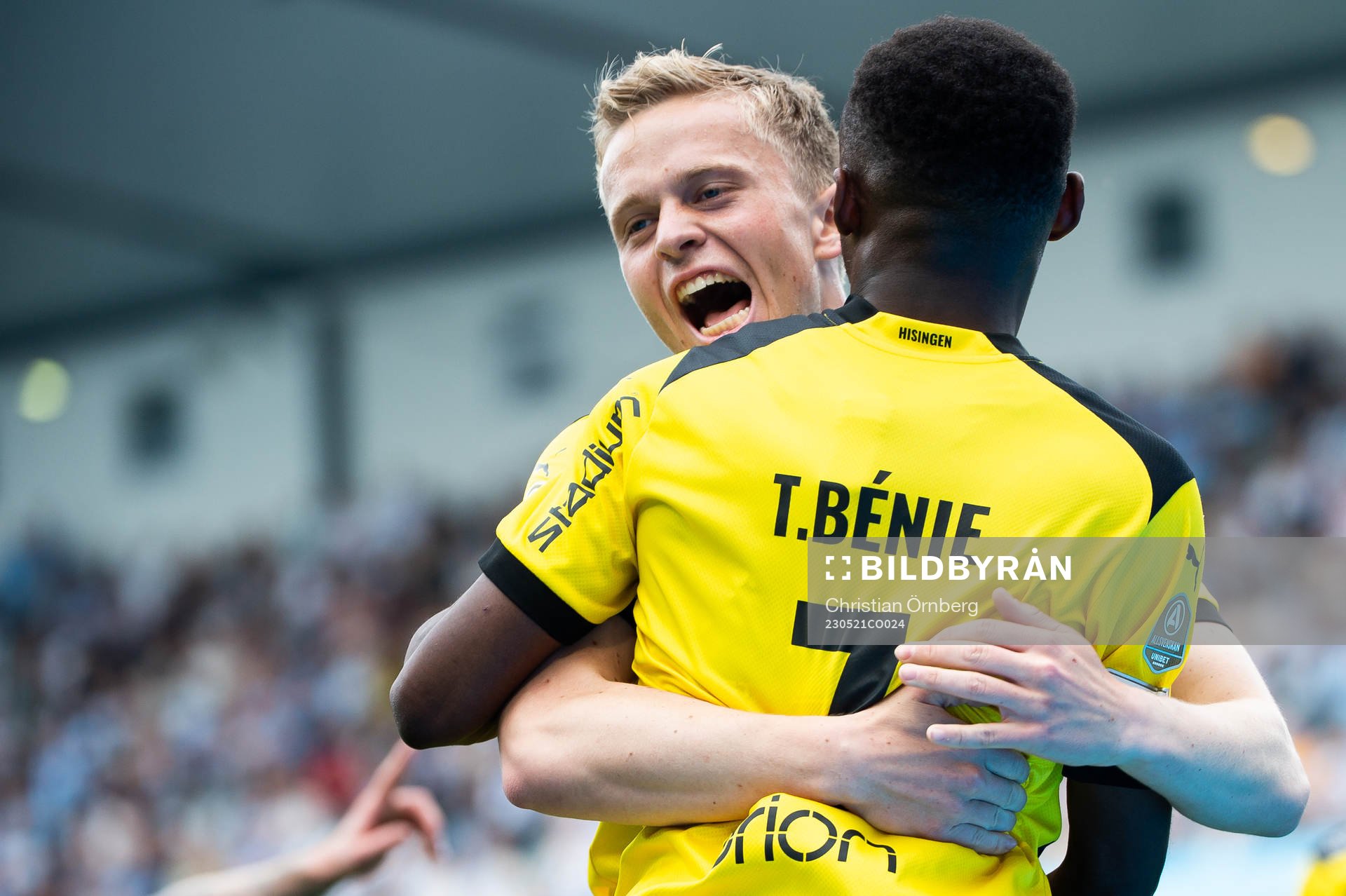 Häckens Tomas Olai Totland och Benie Adama Traore jublar