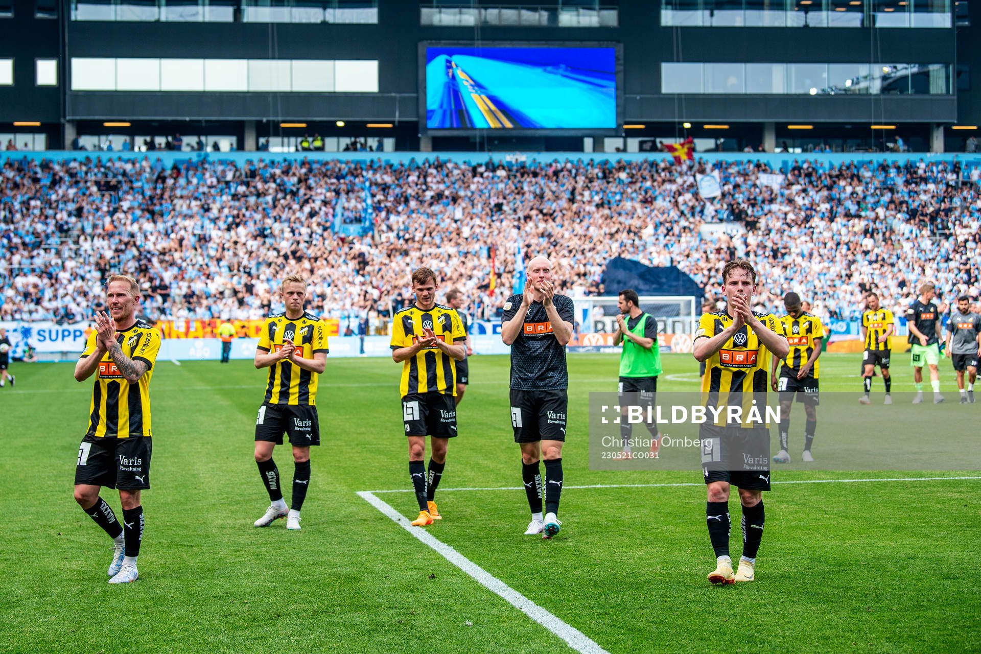 Häckens spelare tackar supportrarna