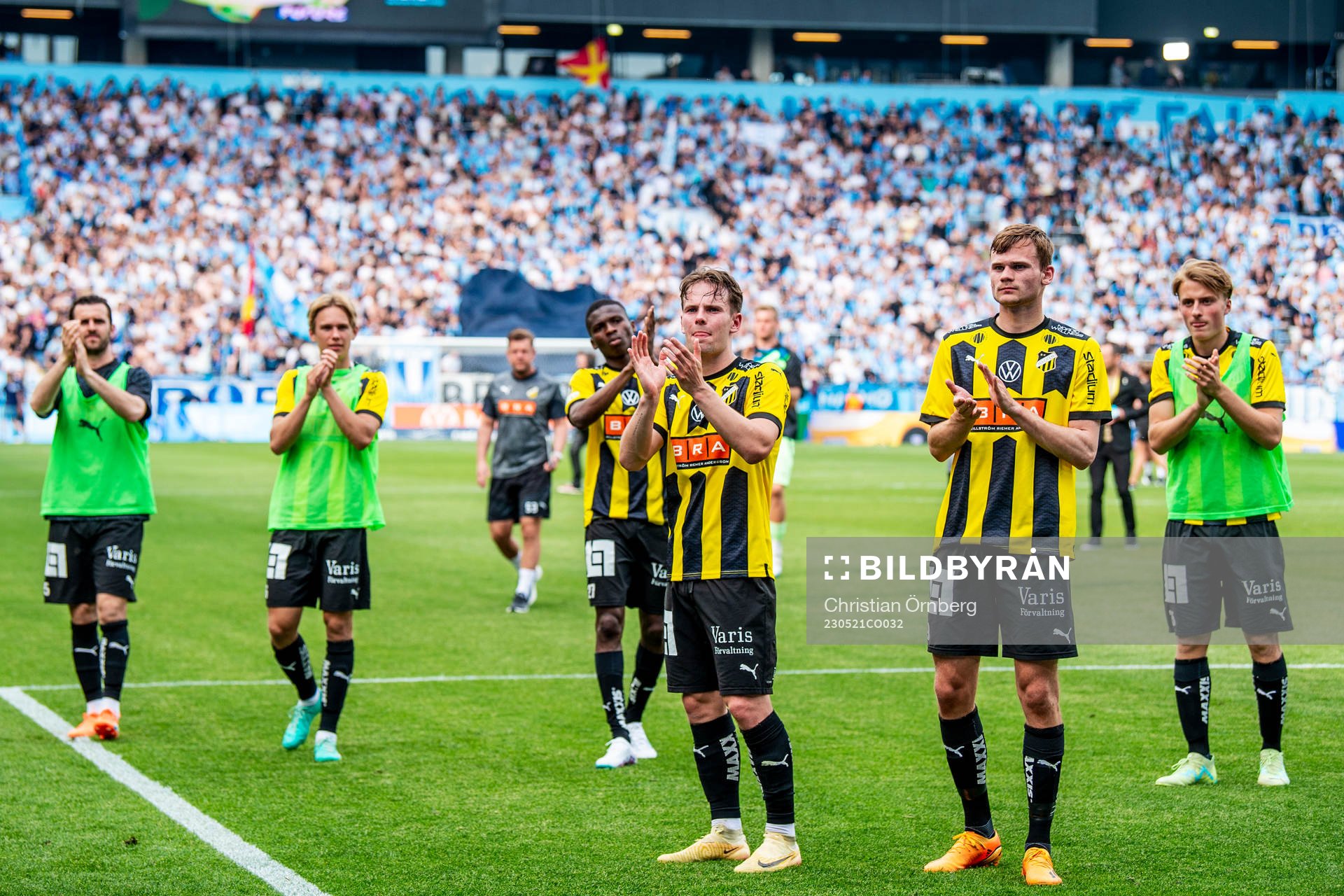 Häckens spelare tackar supportrarna