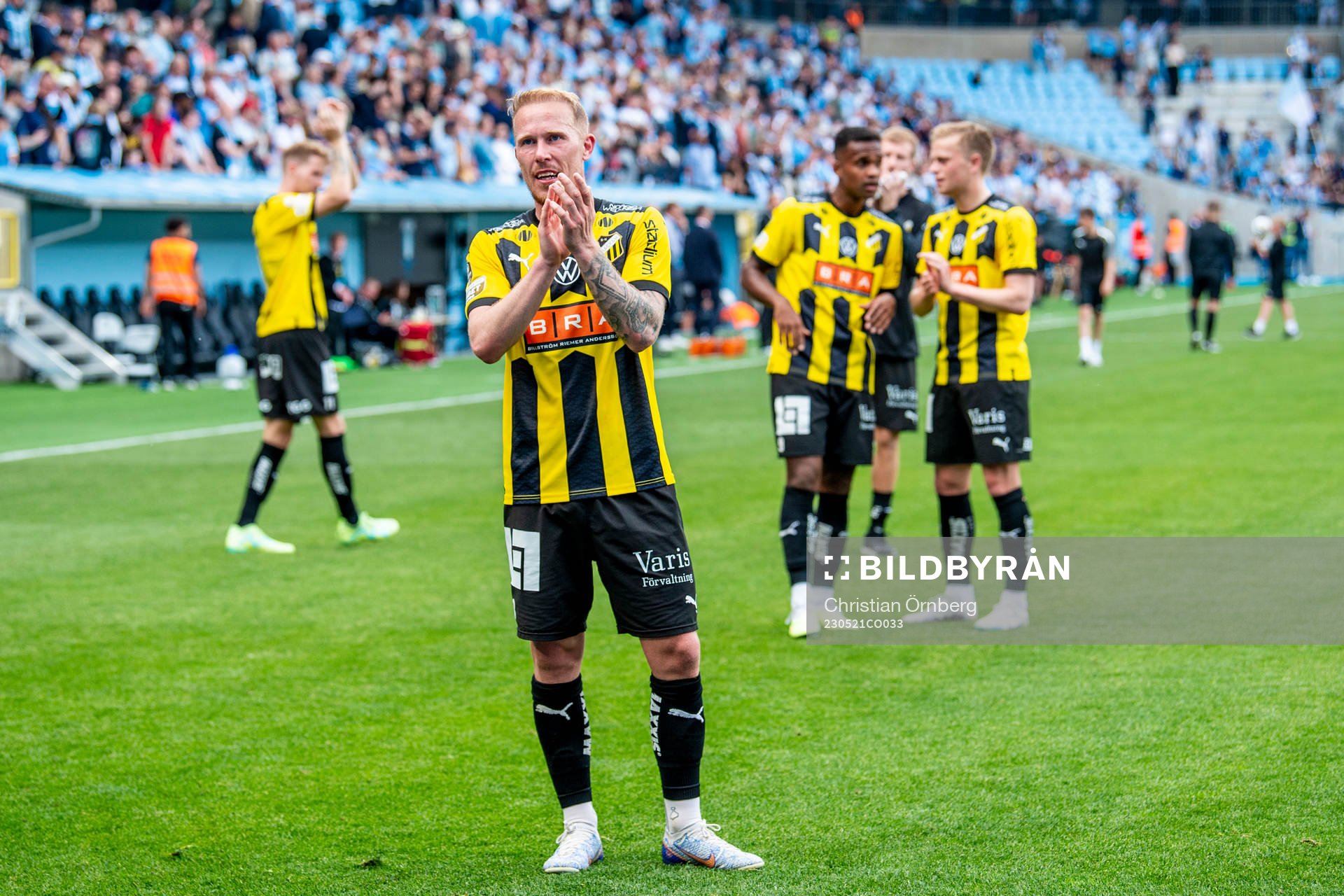 Häckens spelare tackar supportrarna