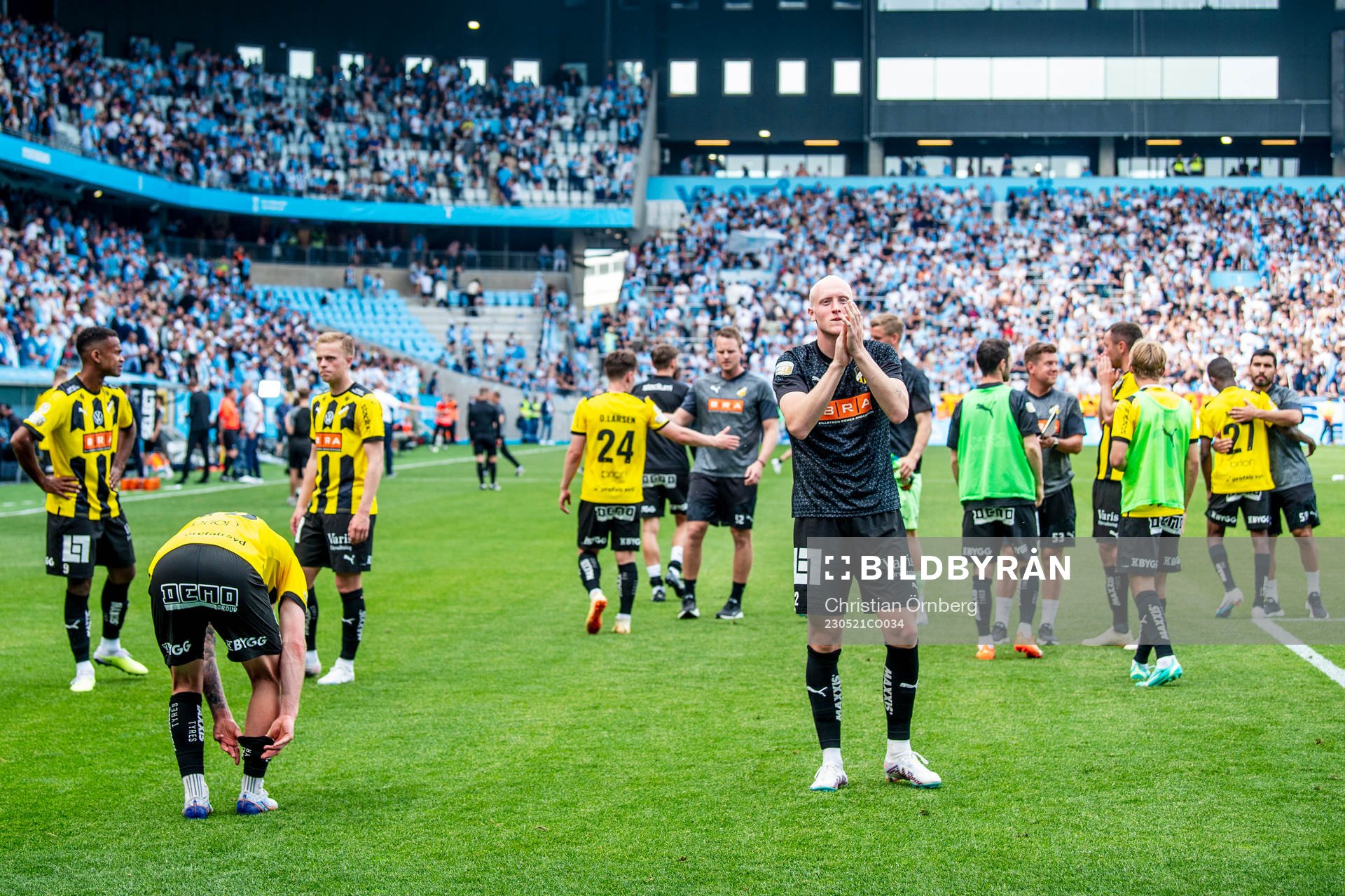 Häckens spelare tackar supportrarna