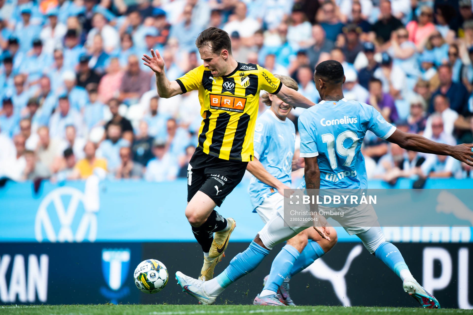 Häckens Lars Olden Larsen och Malmö FFs Derek Cornelius