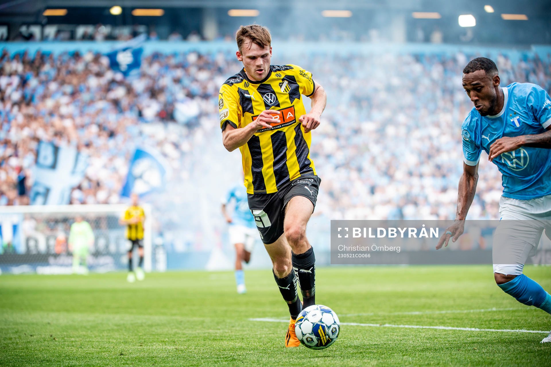 Häckens Oscar Uddenäs mot Malmö FFs Derek Cornelius
