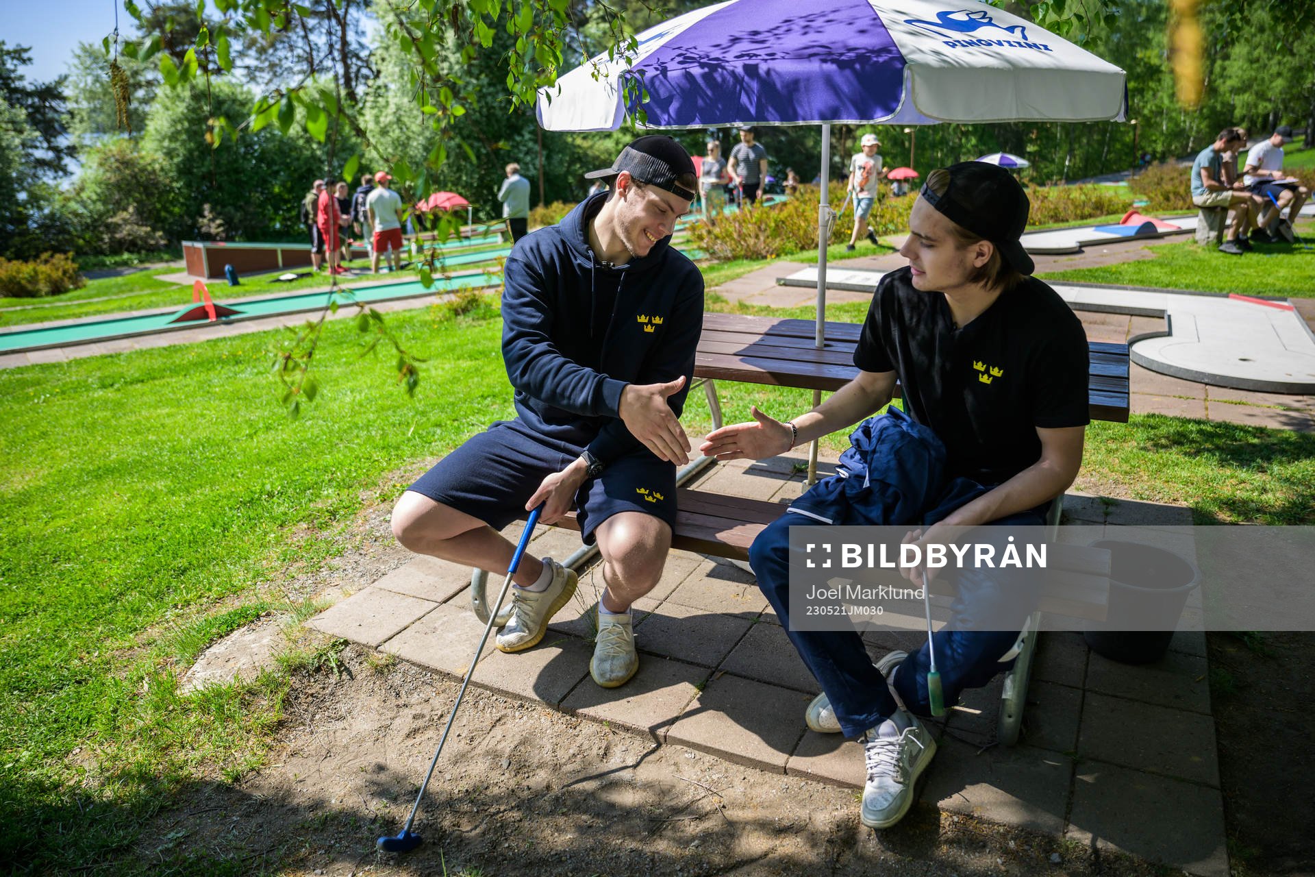 Goaltender Jesper Wallstedt and Leo Carlsson of Sweden