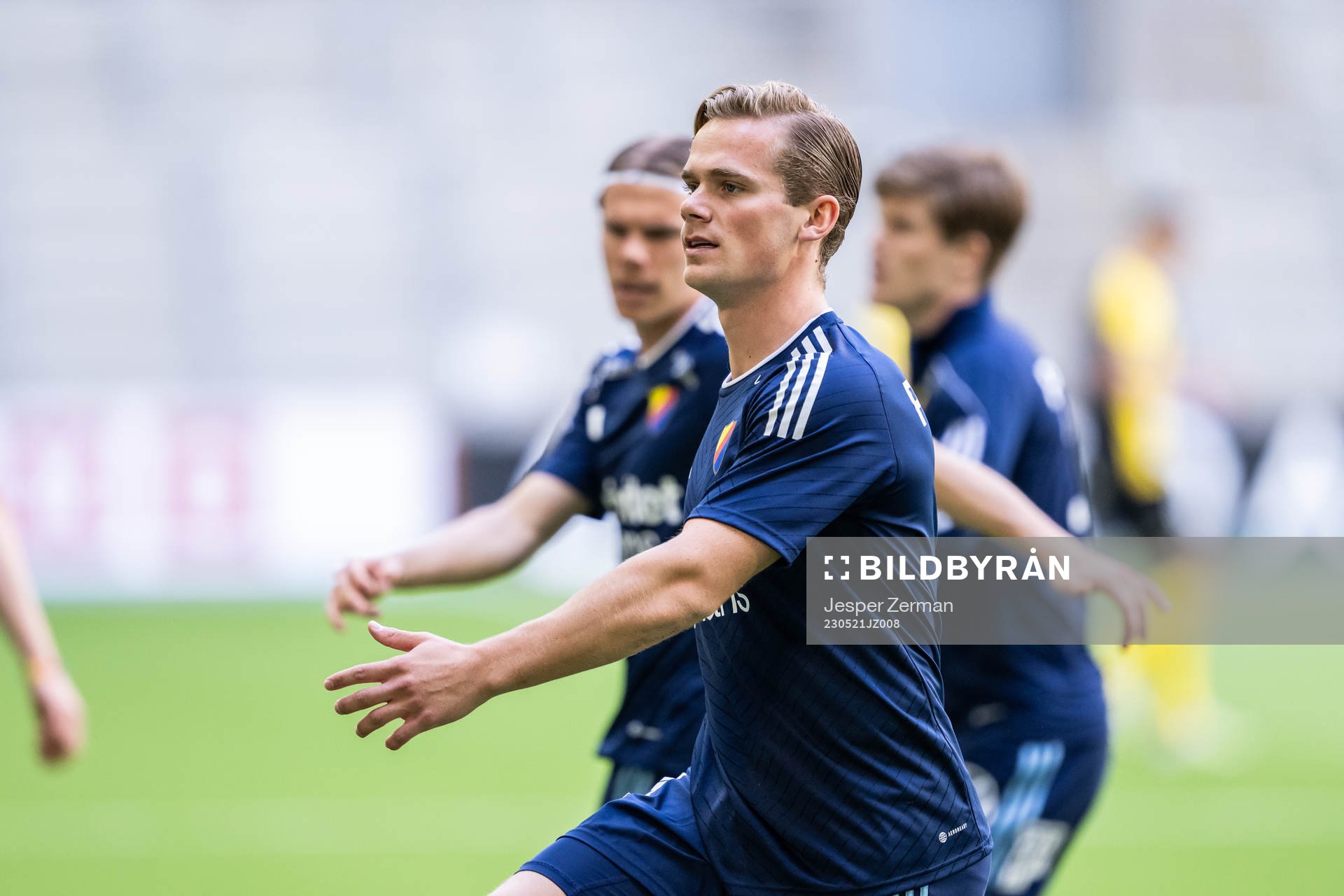 Djurgårdens Hampus Finndell värmer upp